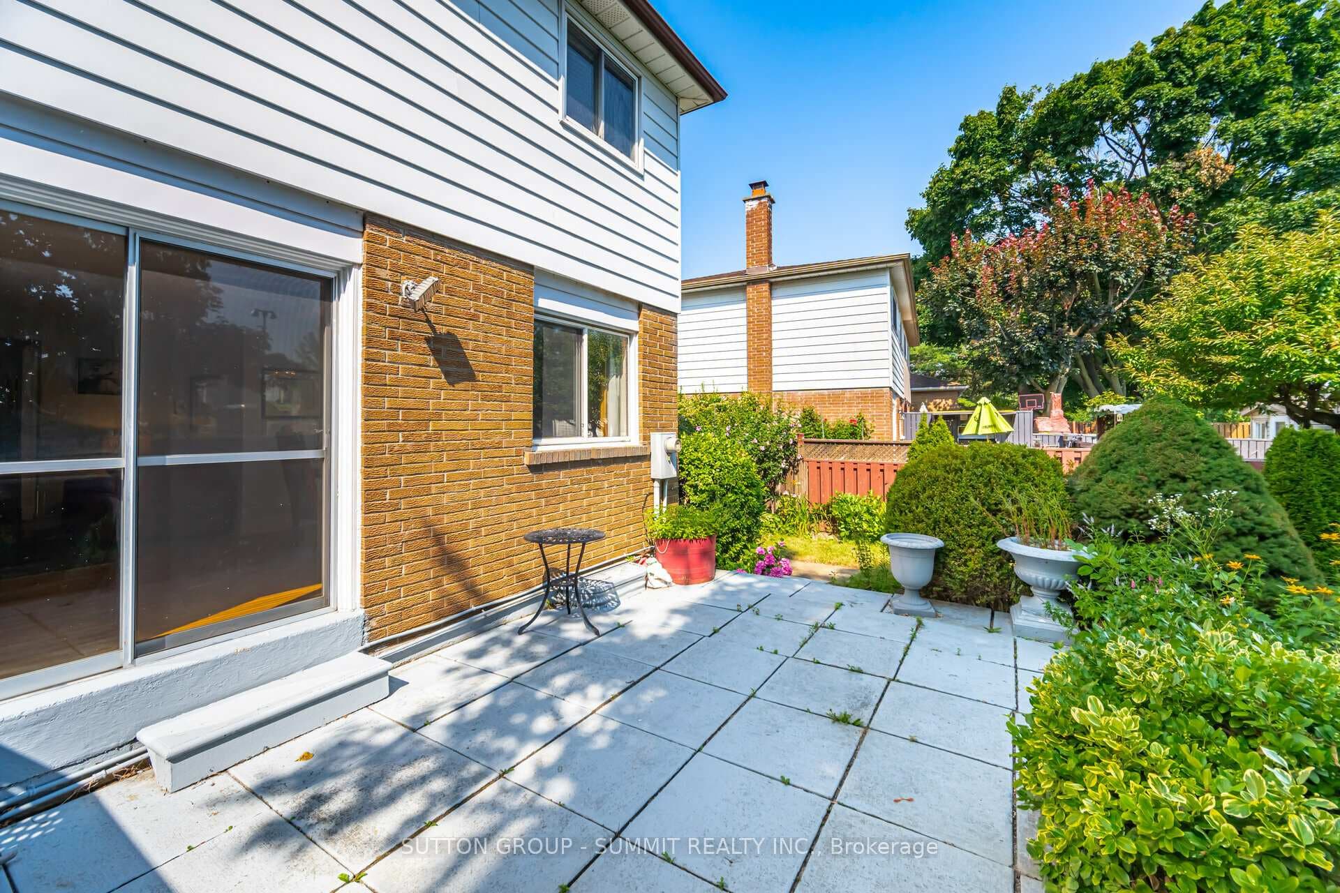 2379 Goodison Avenue photo 37