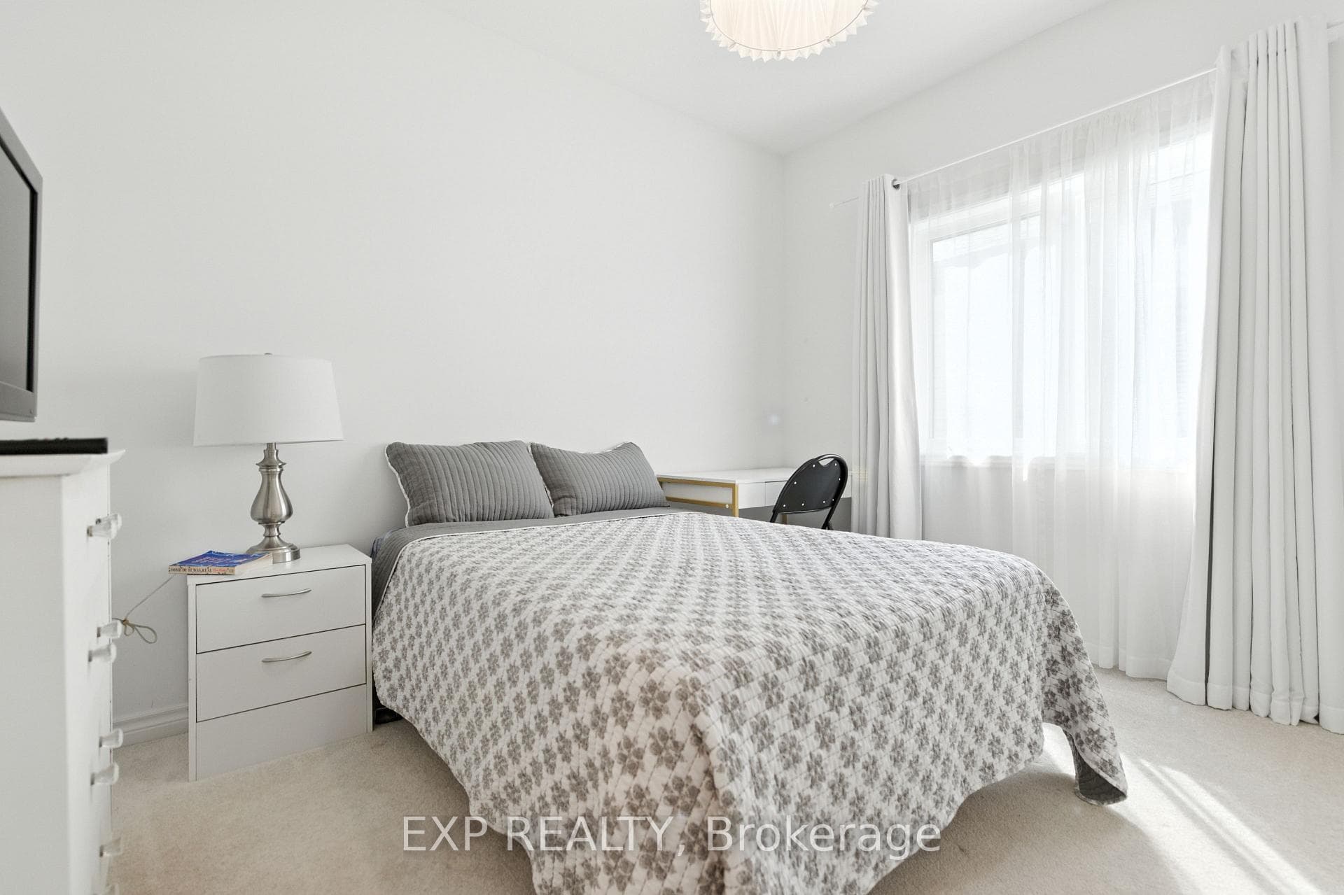 202 DOWSLEY Crescent photo 19