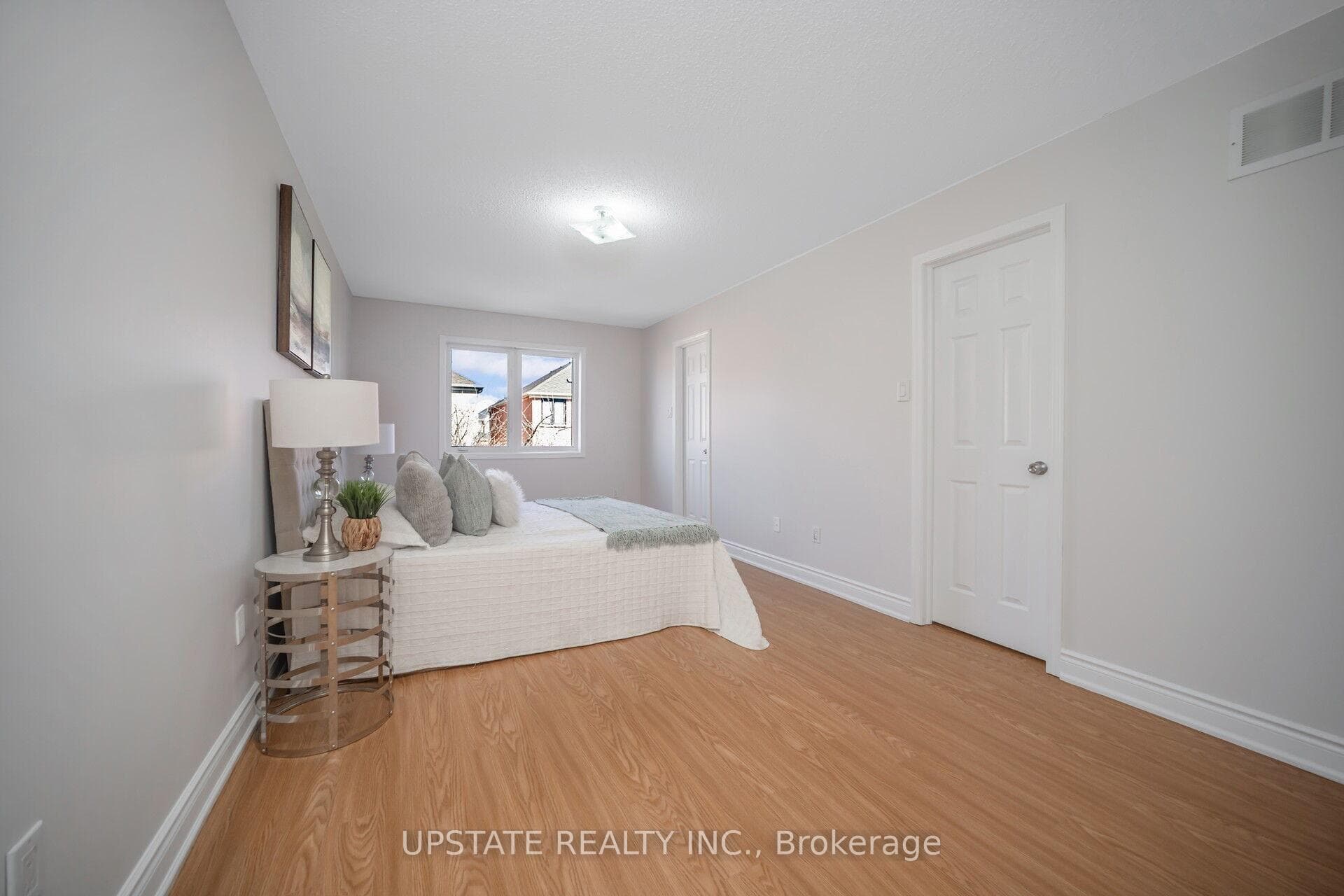 6563 Song Bird Crescent photo 26