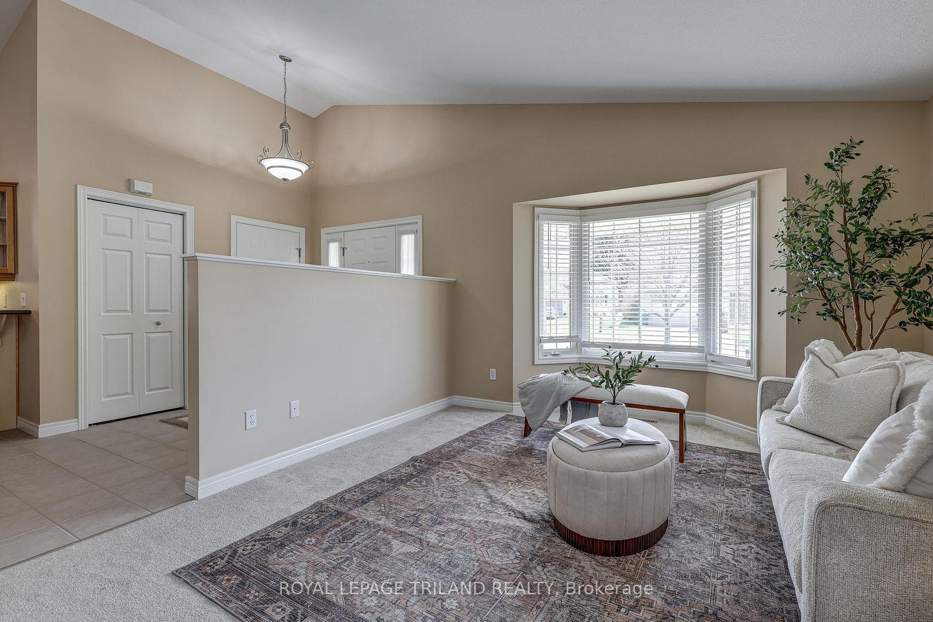 19 ORIOLE LANE, ST. THOMAS - LIVING