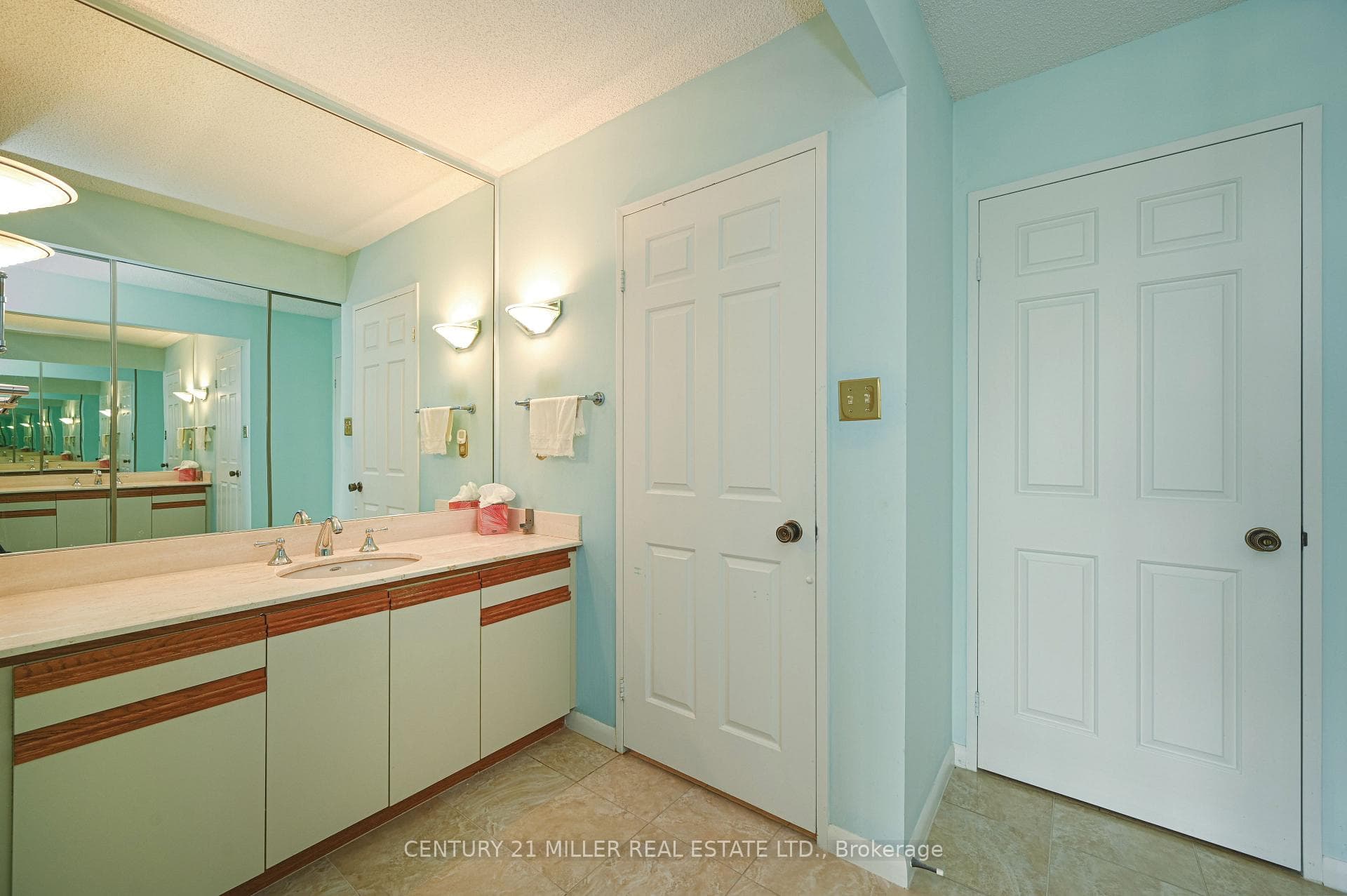 2170 Marine Drive Unit 1701 photo 17