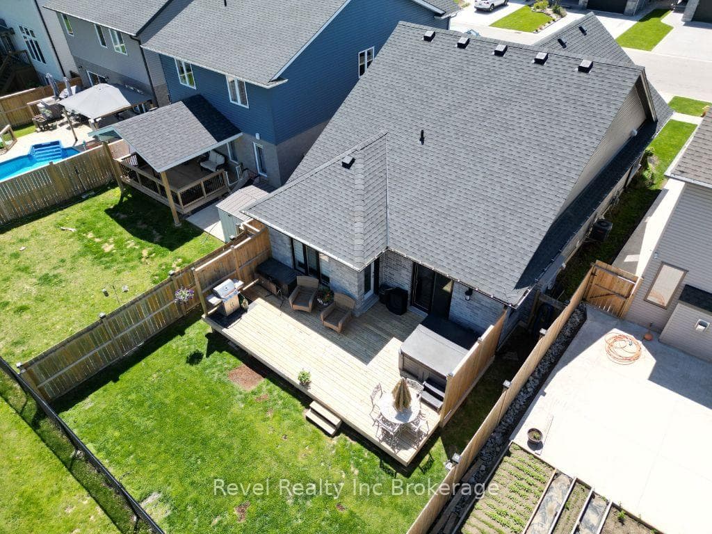 1072 Alberni Road photo 35