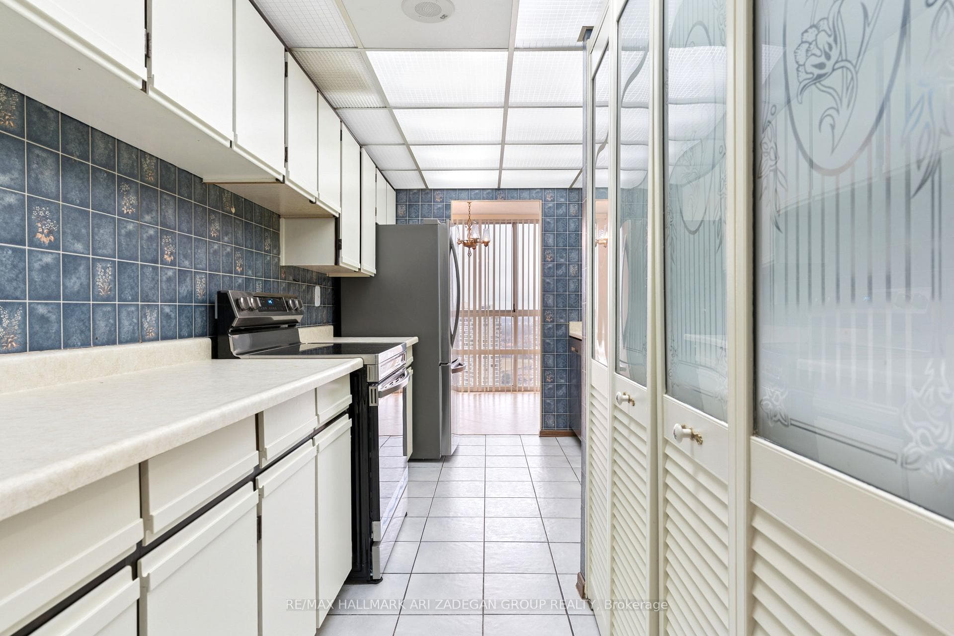 3650 Kaneff Crescent Unit 2704 photo 18