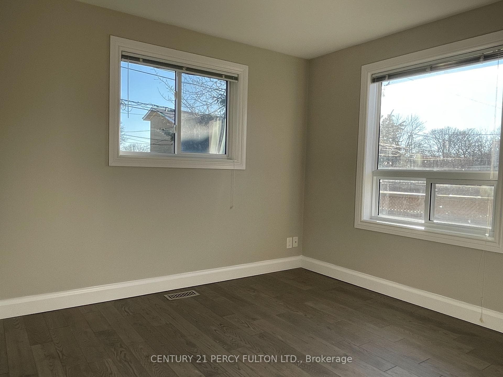 771 Krosno Boulevard Unit Upper photo 7