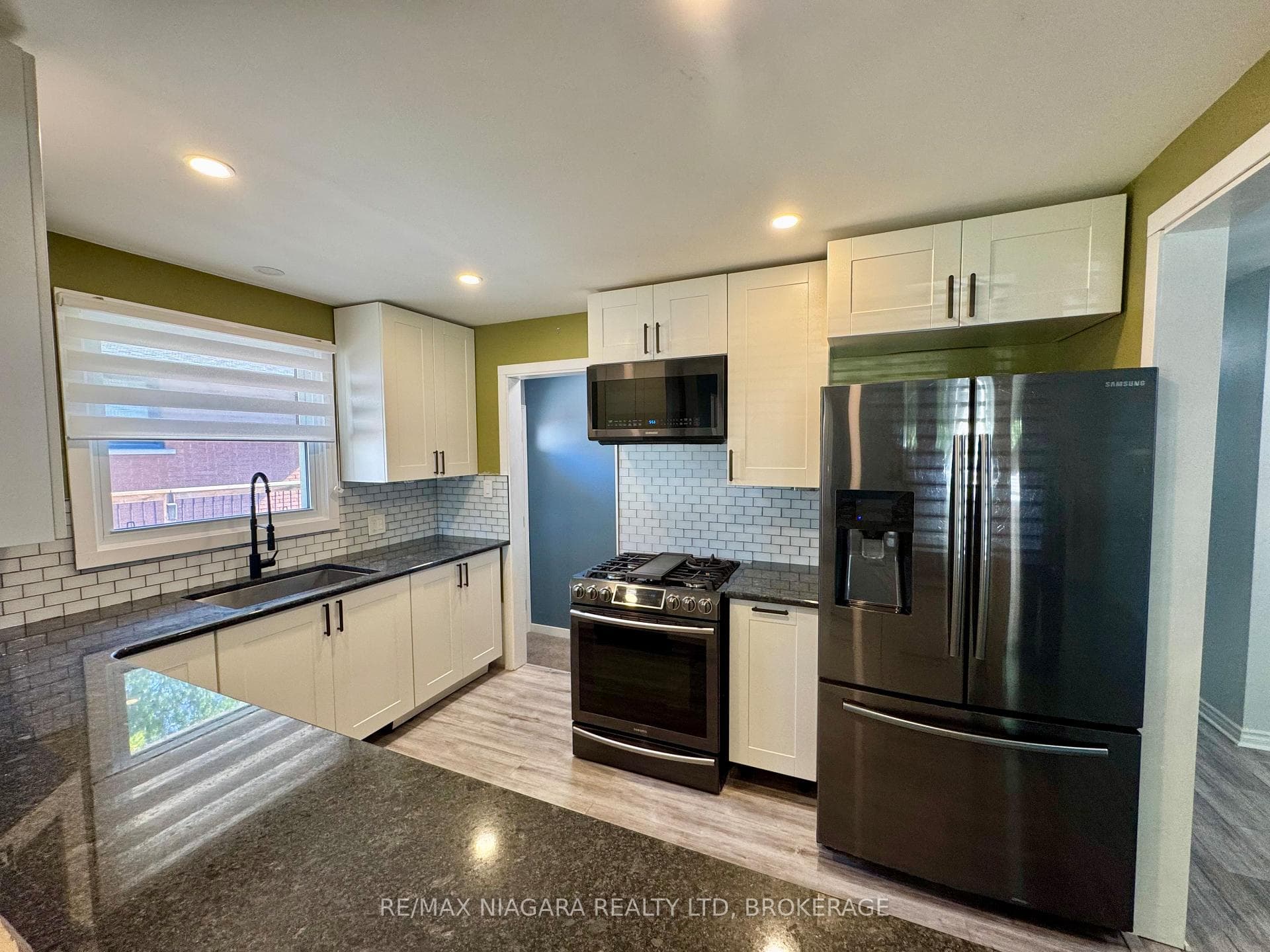 Stove & Fridge