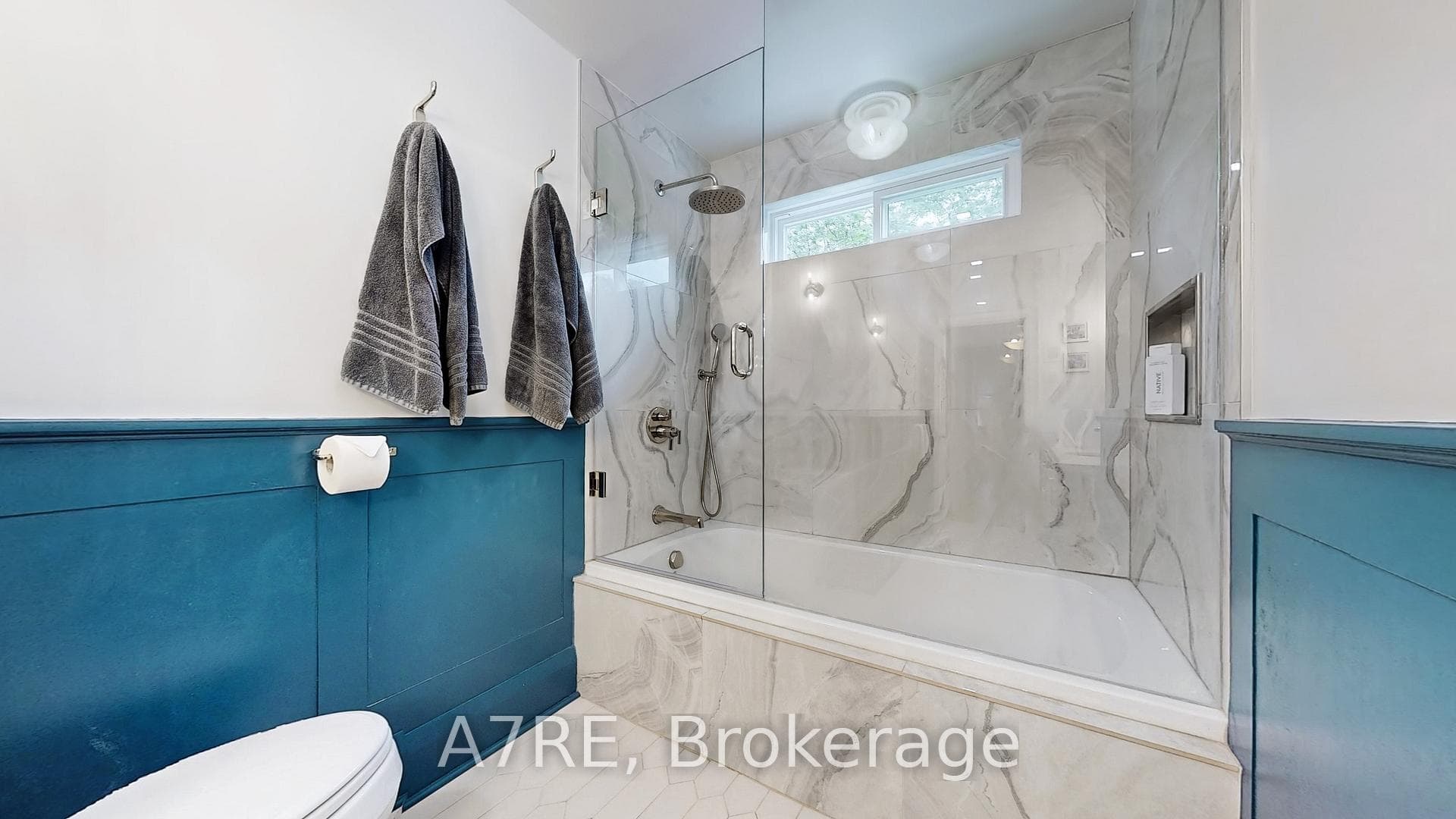 149 Castlefield Avenue photo 11