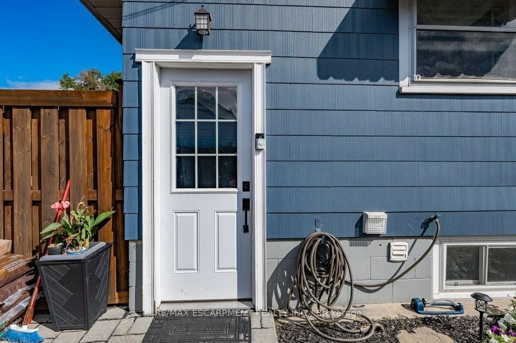 419 Talbot Street photo 27