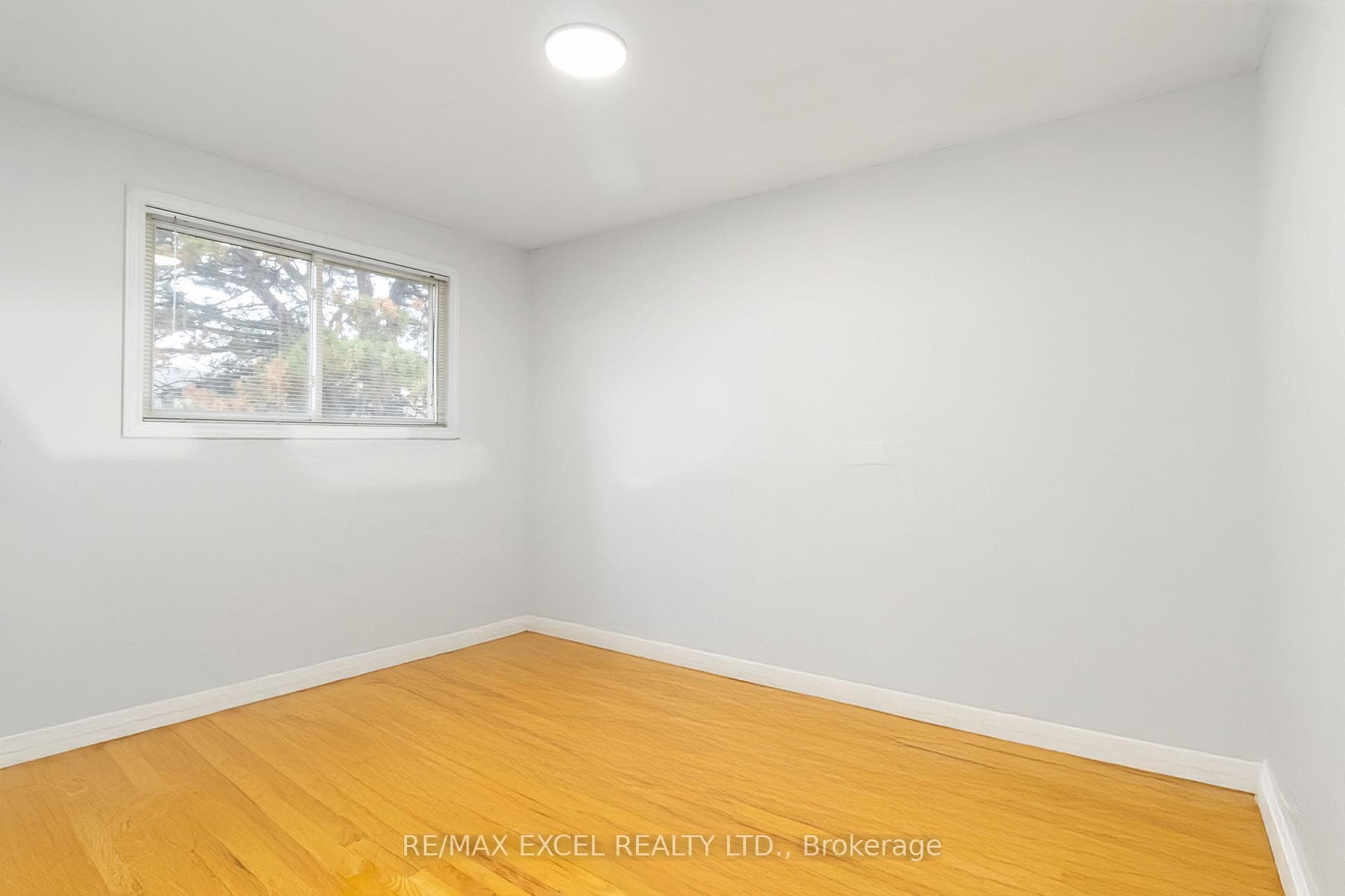 1265 NAPIER Crescent Unit 12 photo 16