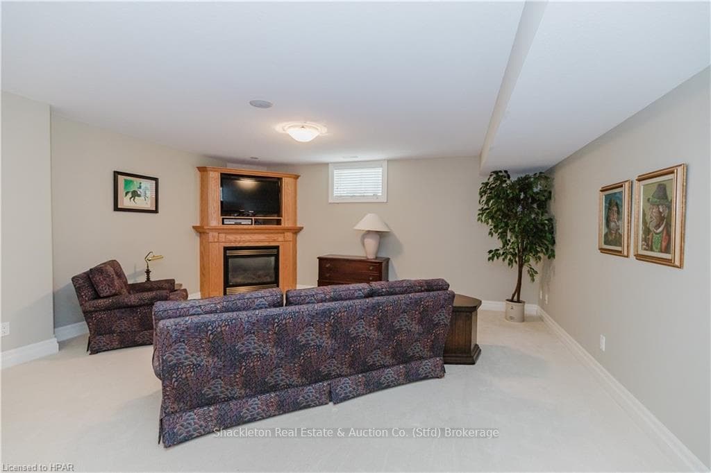 27 NORTH POINTE Drive Unit 47 photo 29