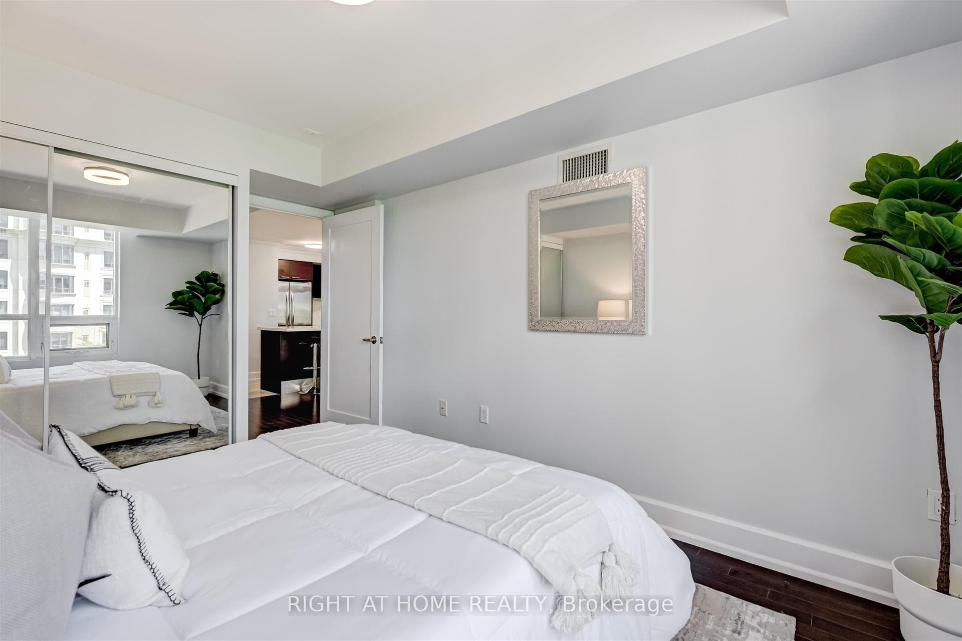 650 Sheppard Avenue Unit 505 photo 25