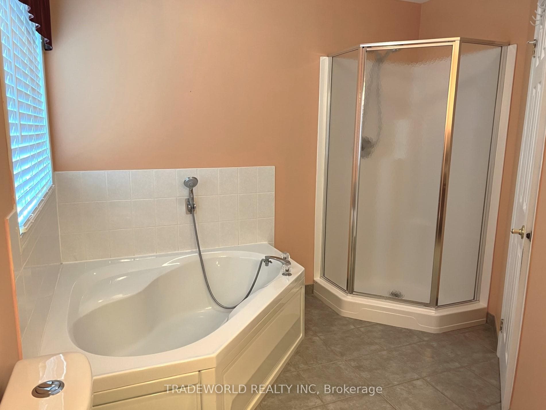 72 Srigley Street photo 14