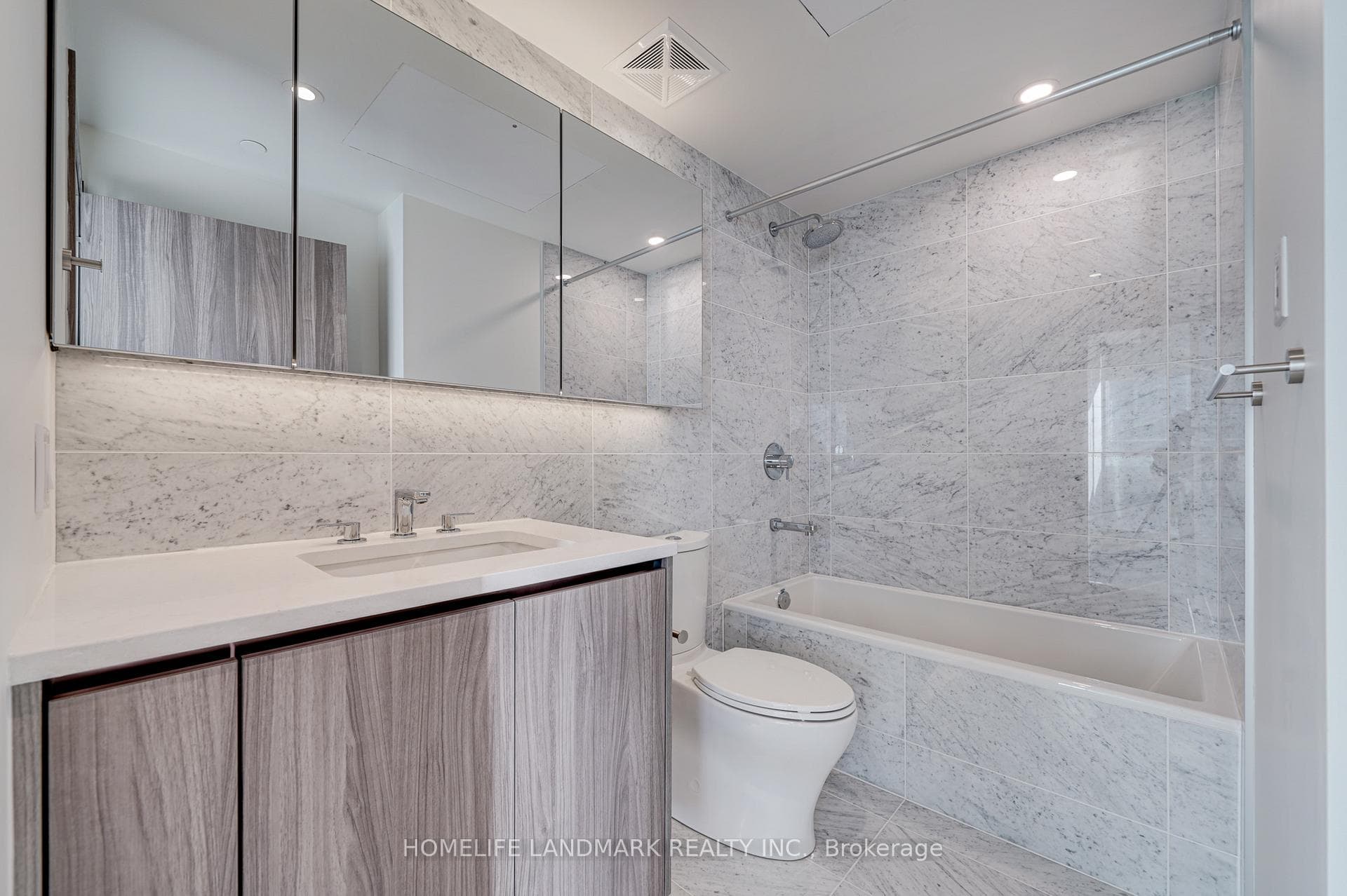 95 Mcmahon Drive Unit 303 photo 17