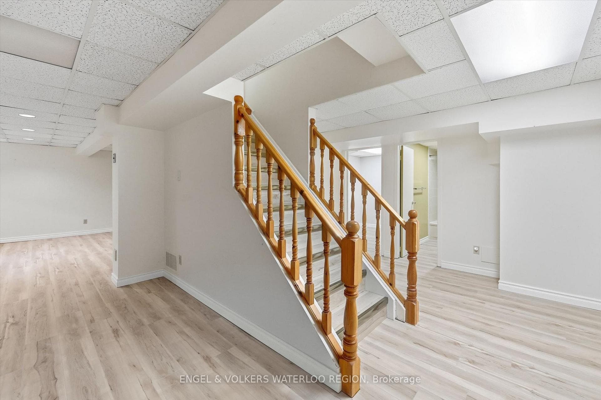 18 Regal Drive photo 35