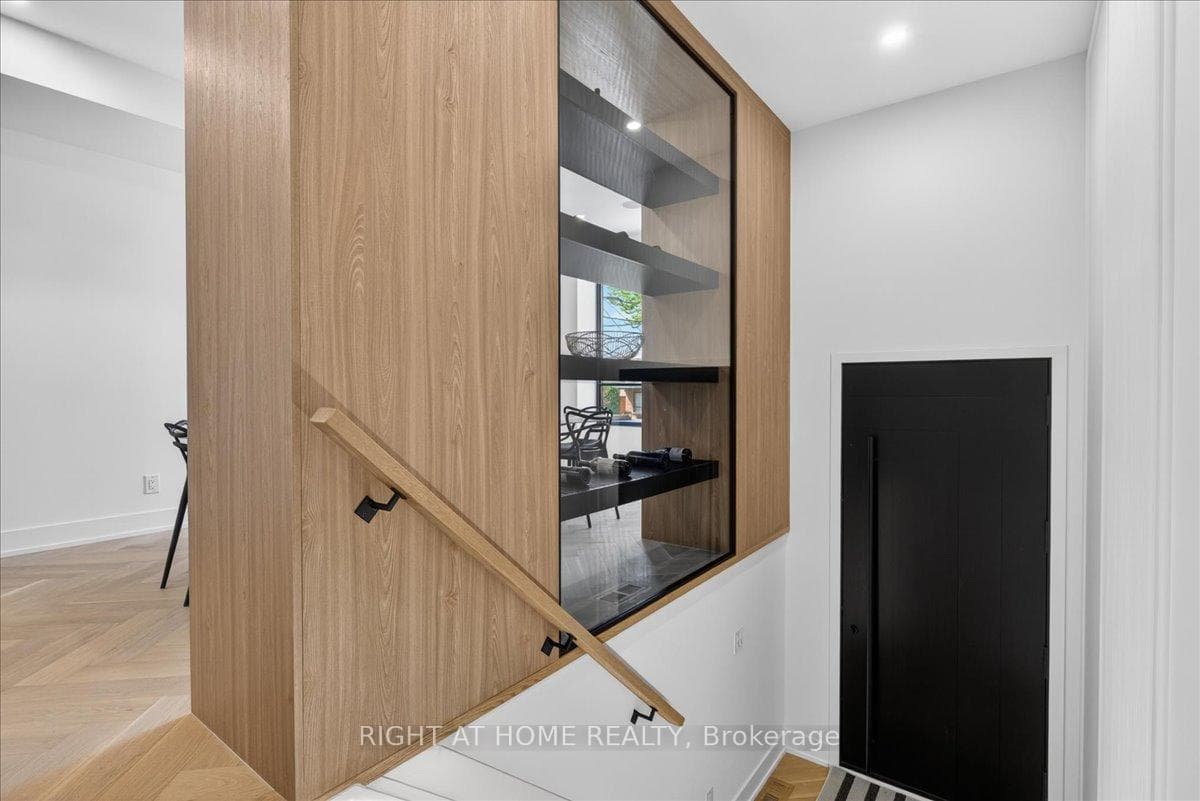 15B ROSEMEADE Avenue photo 4