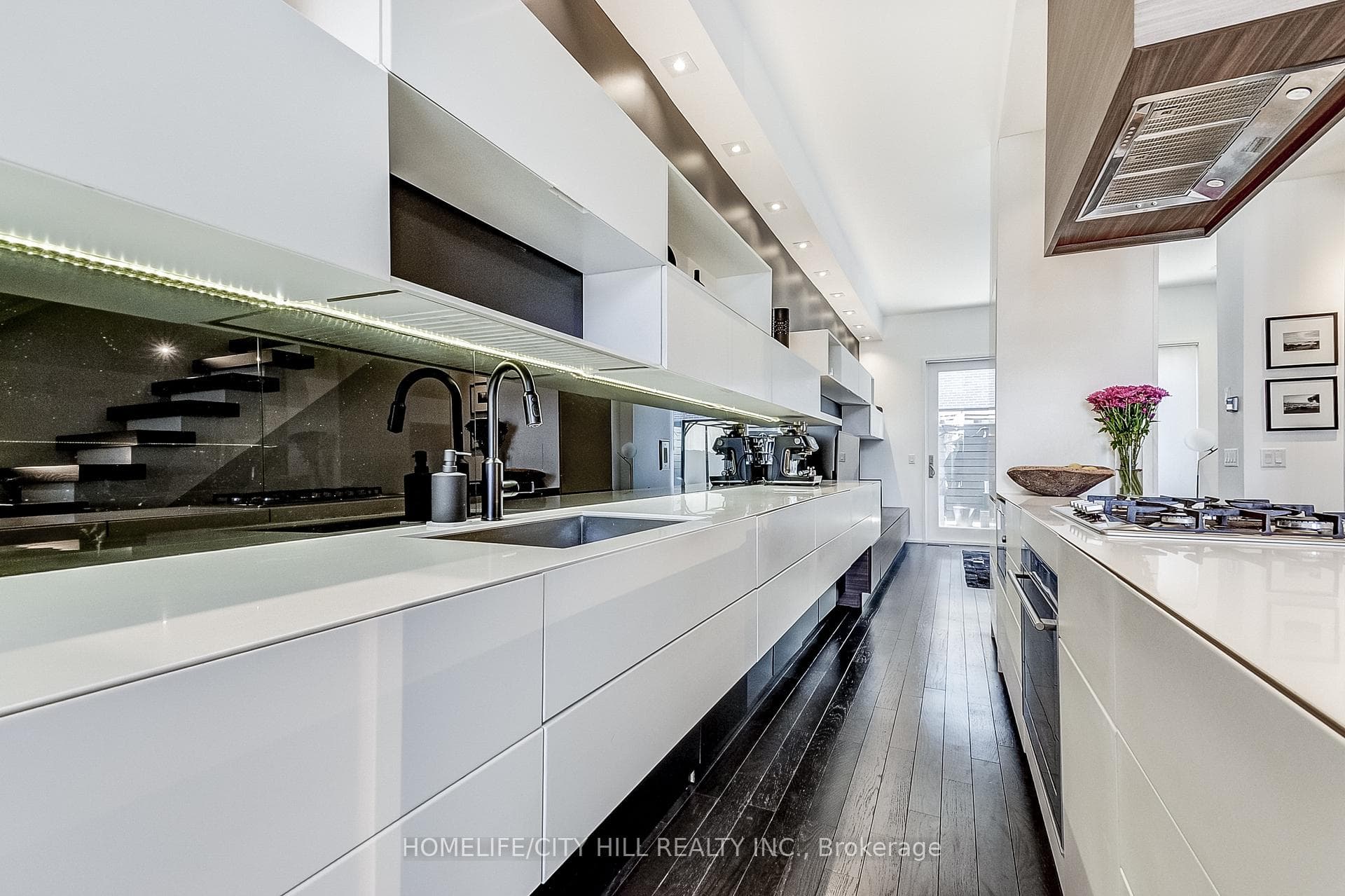 249 Claremont Street photo 9