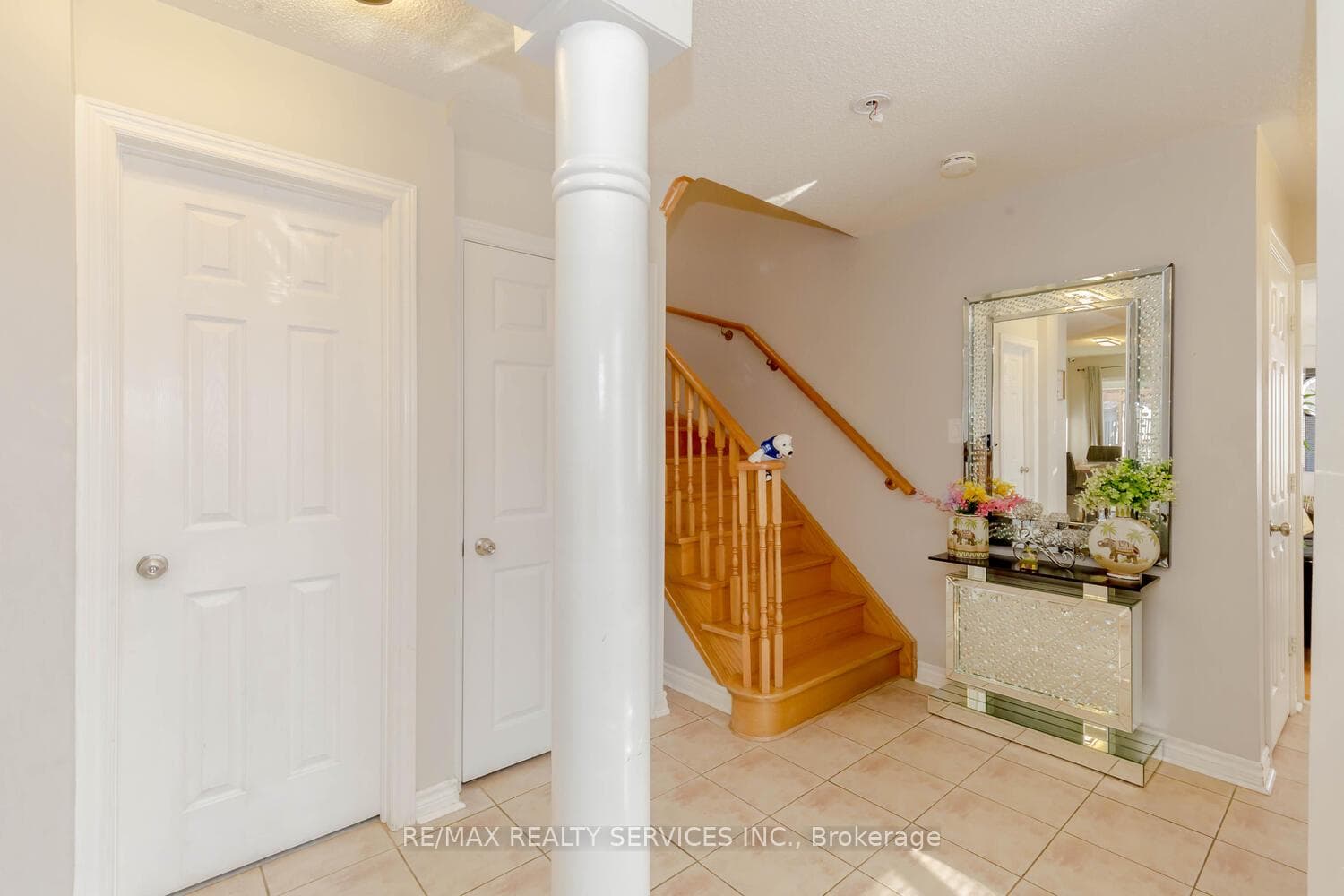 40 Manorwood Court photo 8
