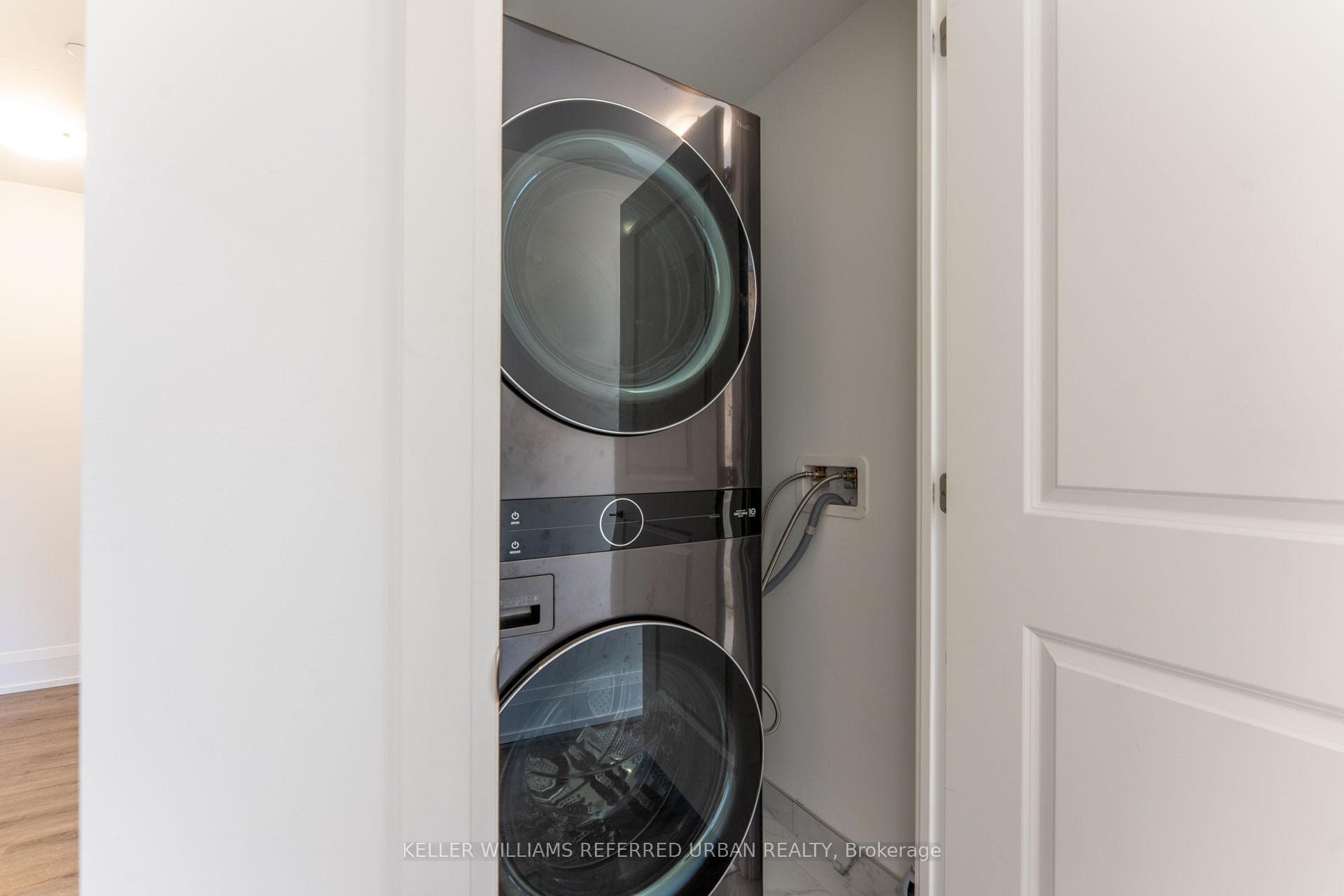1700 Avenue Road Unit 309 photo 16