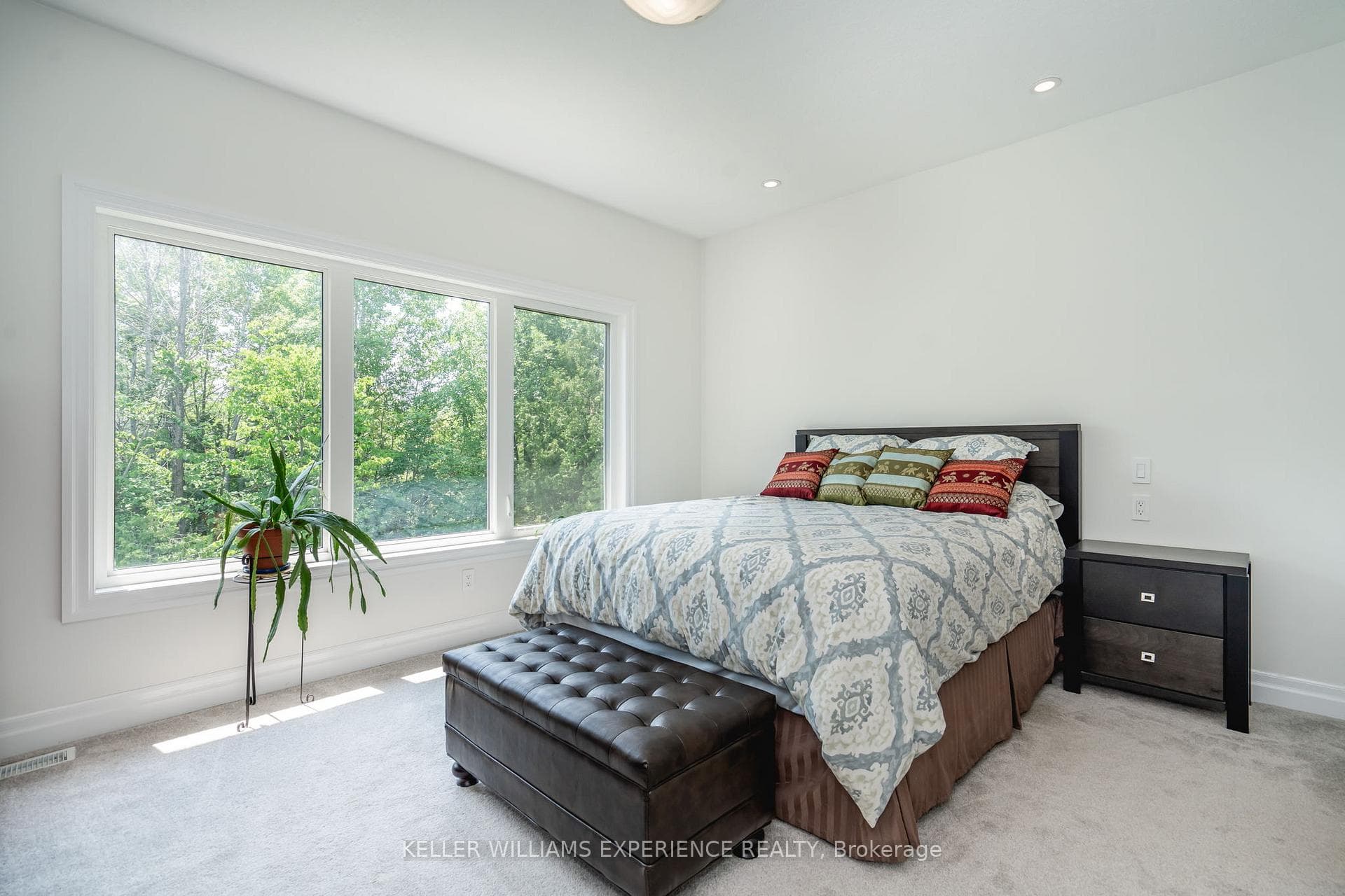58 Easton Avenue photo 11