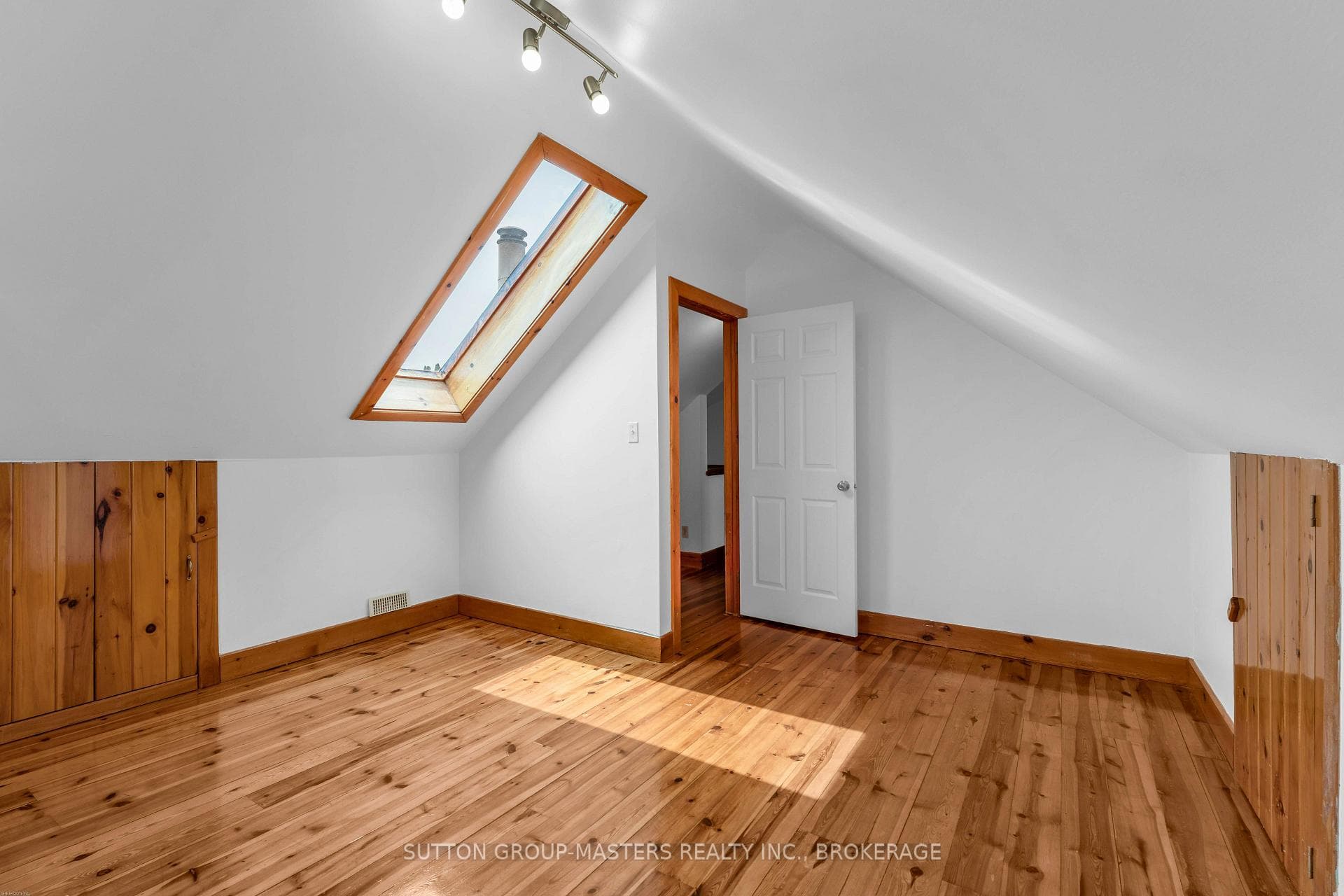 1062 Montreal Street photo 26