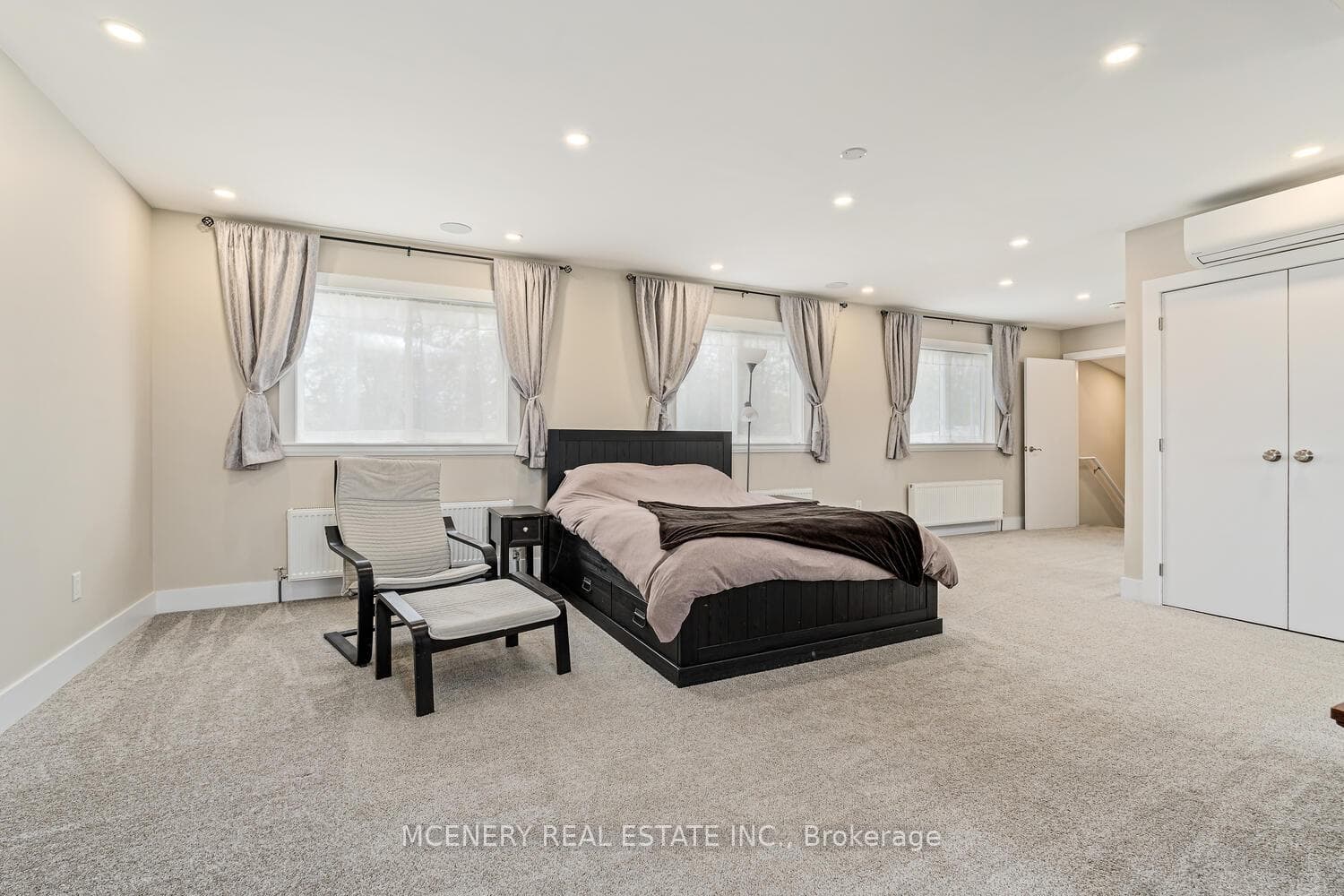 21 ERINDALE Drive photo 29