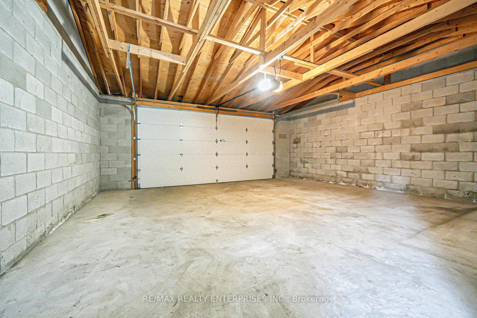 914 Dovercourt Road photo 31