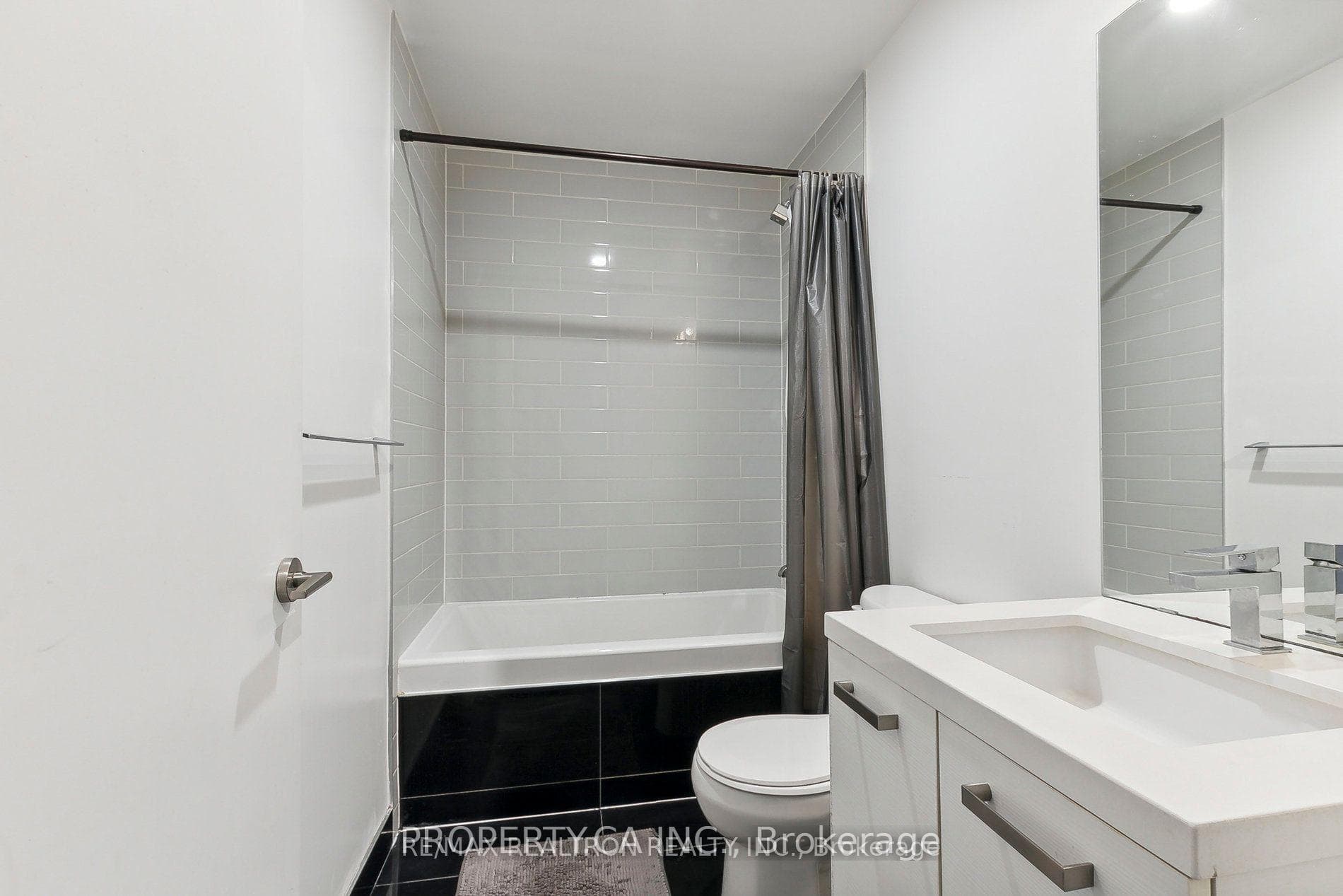 39 Brant Street Unit 502 photo 8