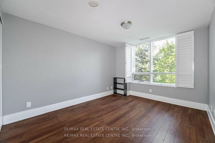 330 Burnhamthorpe Road Unit 204 photo 25
