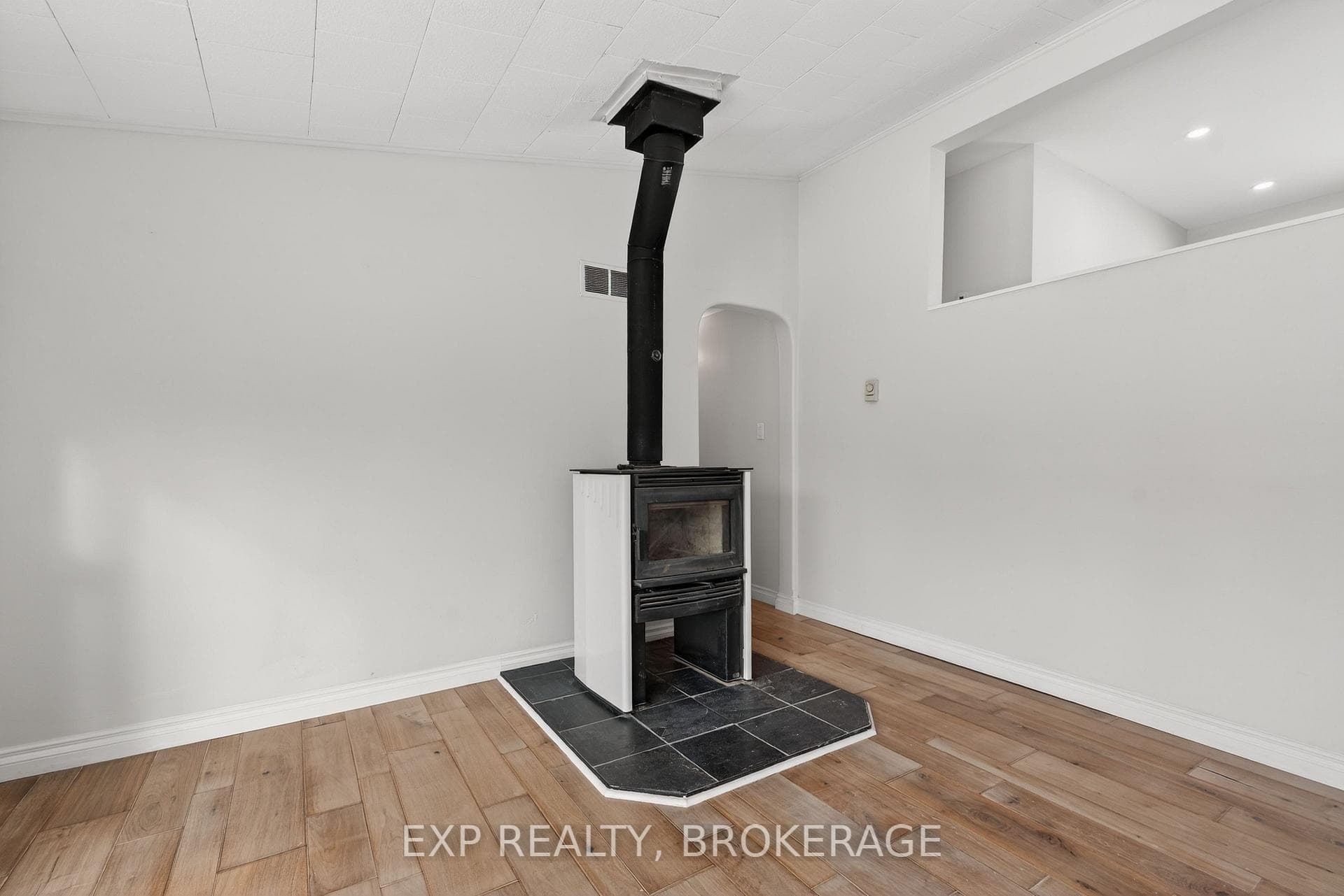 6402 PERTH Road photo 18