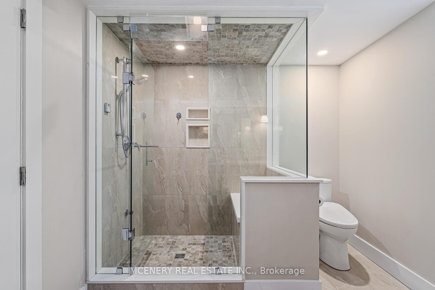 21 ERINDALE Drive photo 40