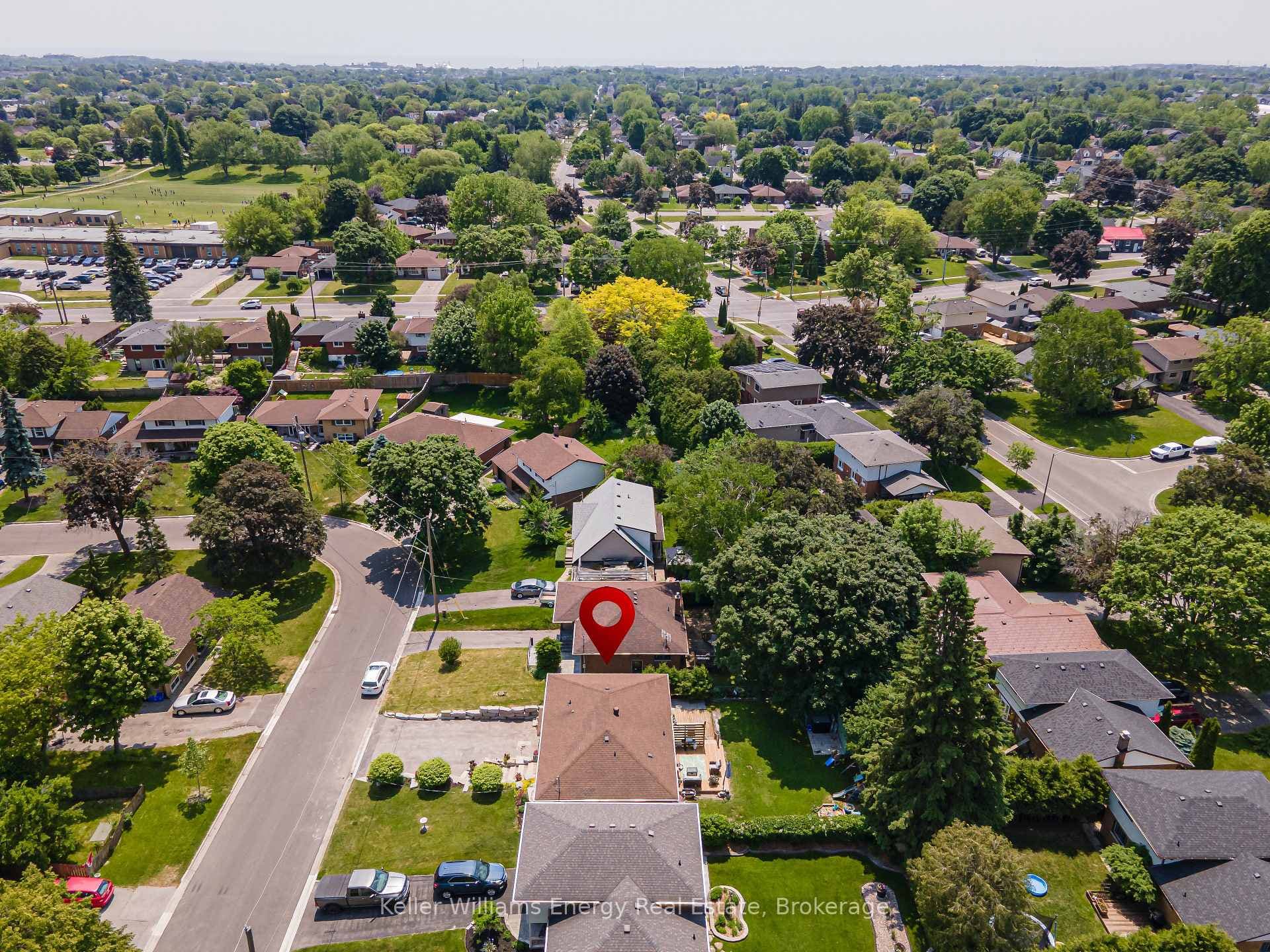 405 Bernhard Crescent photo 43
