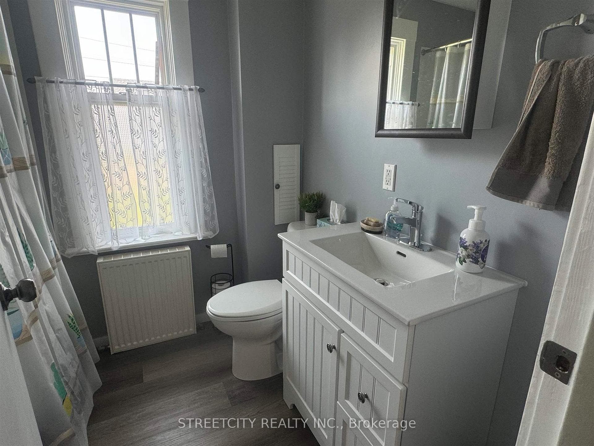 203 Balmoral Street photo 20