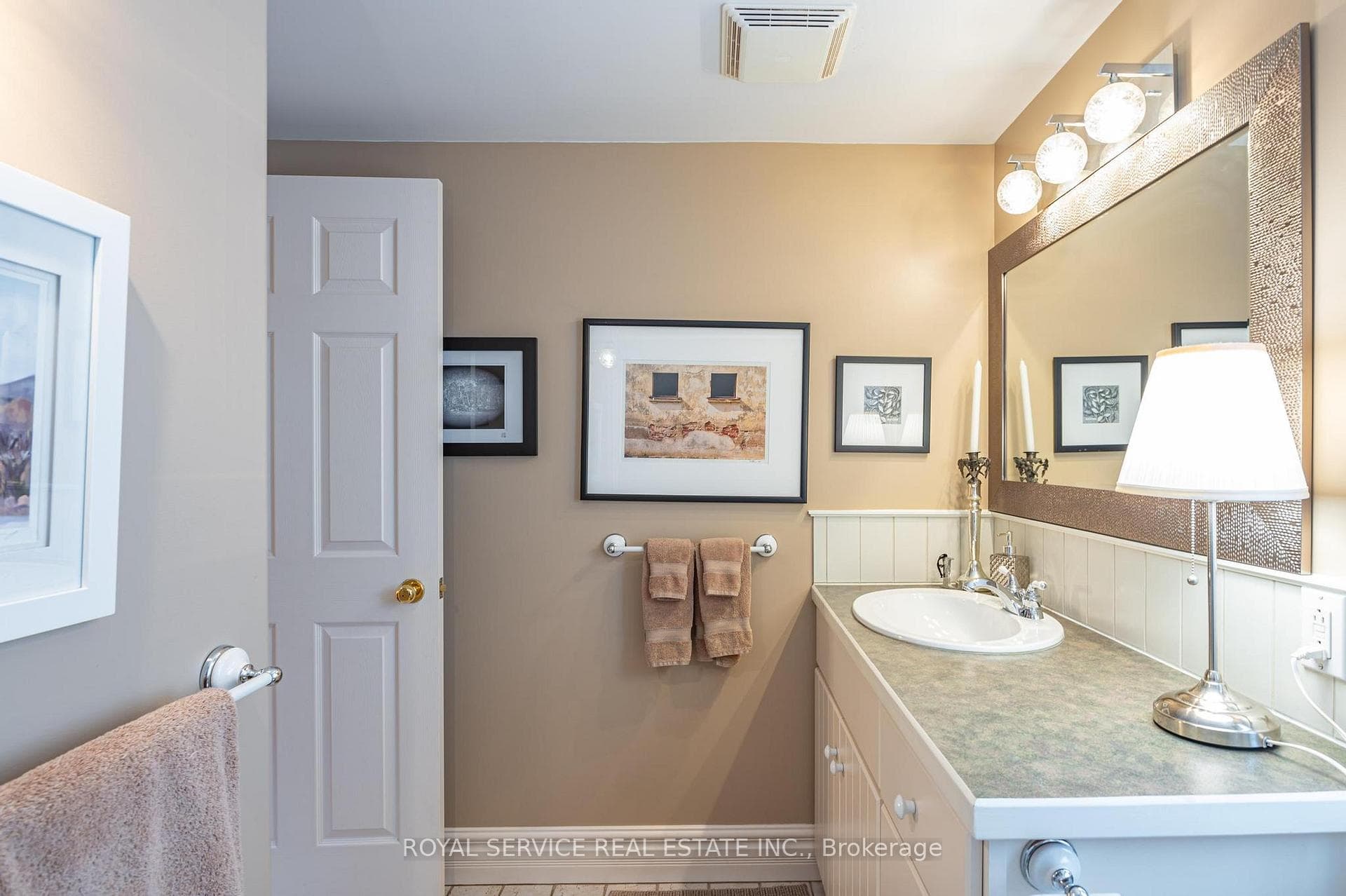 Full Bathroom