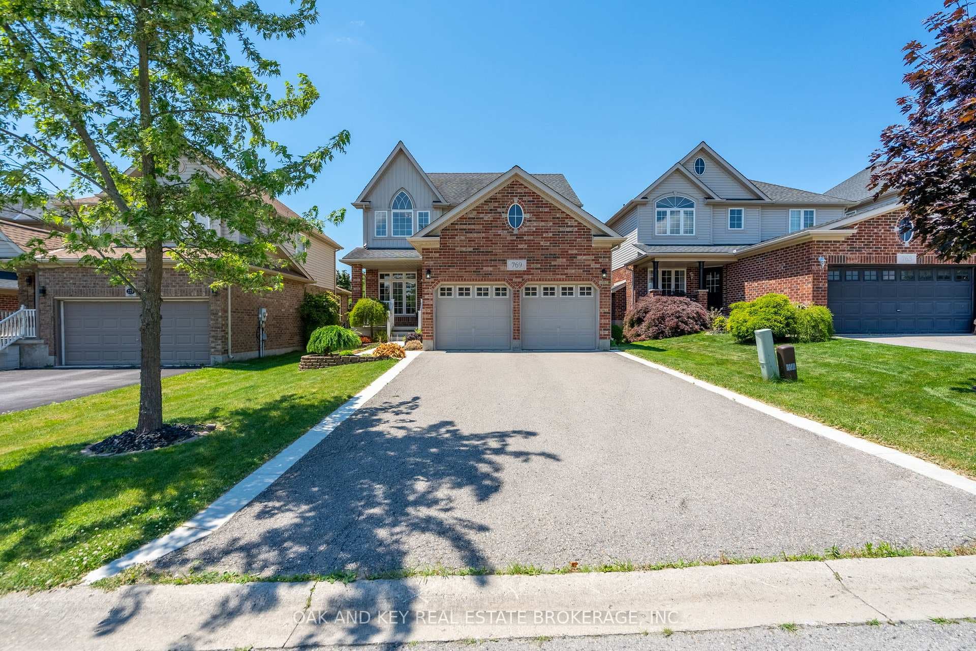769 RUSHBROOK Crescent photo 1