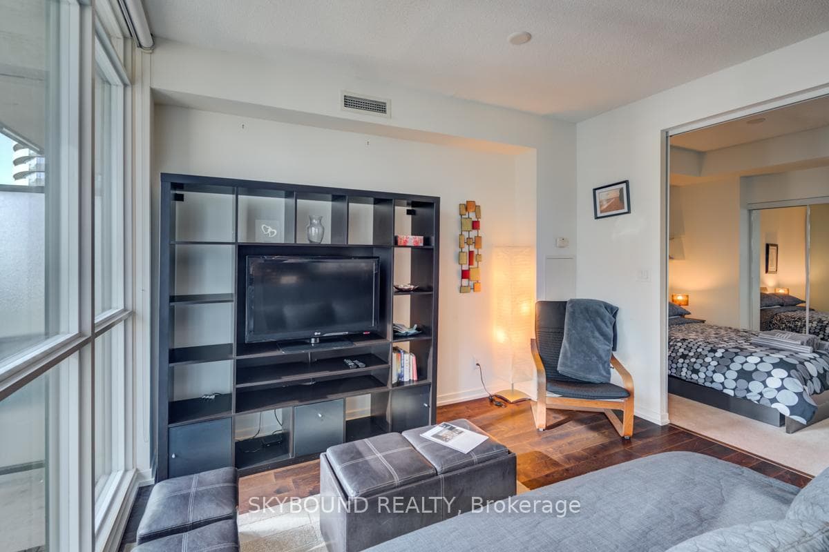 55 Bremner Boulevard Unit 2709 photo 6