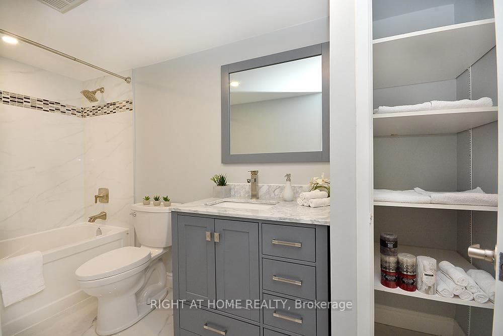 50 Eglinton Avenue Unit 1204 photo 23