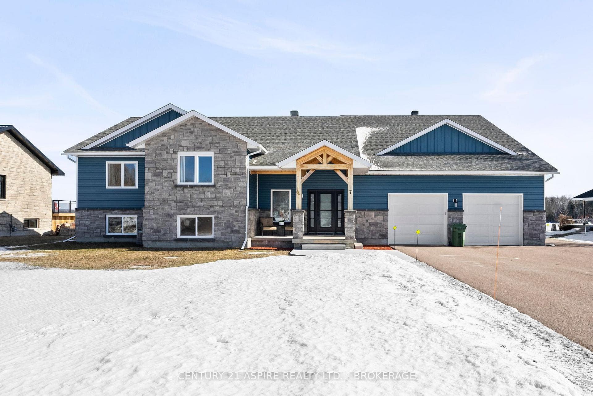 7 FAIRWAY Drive photo 1
