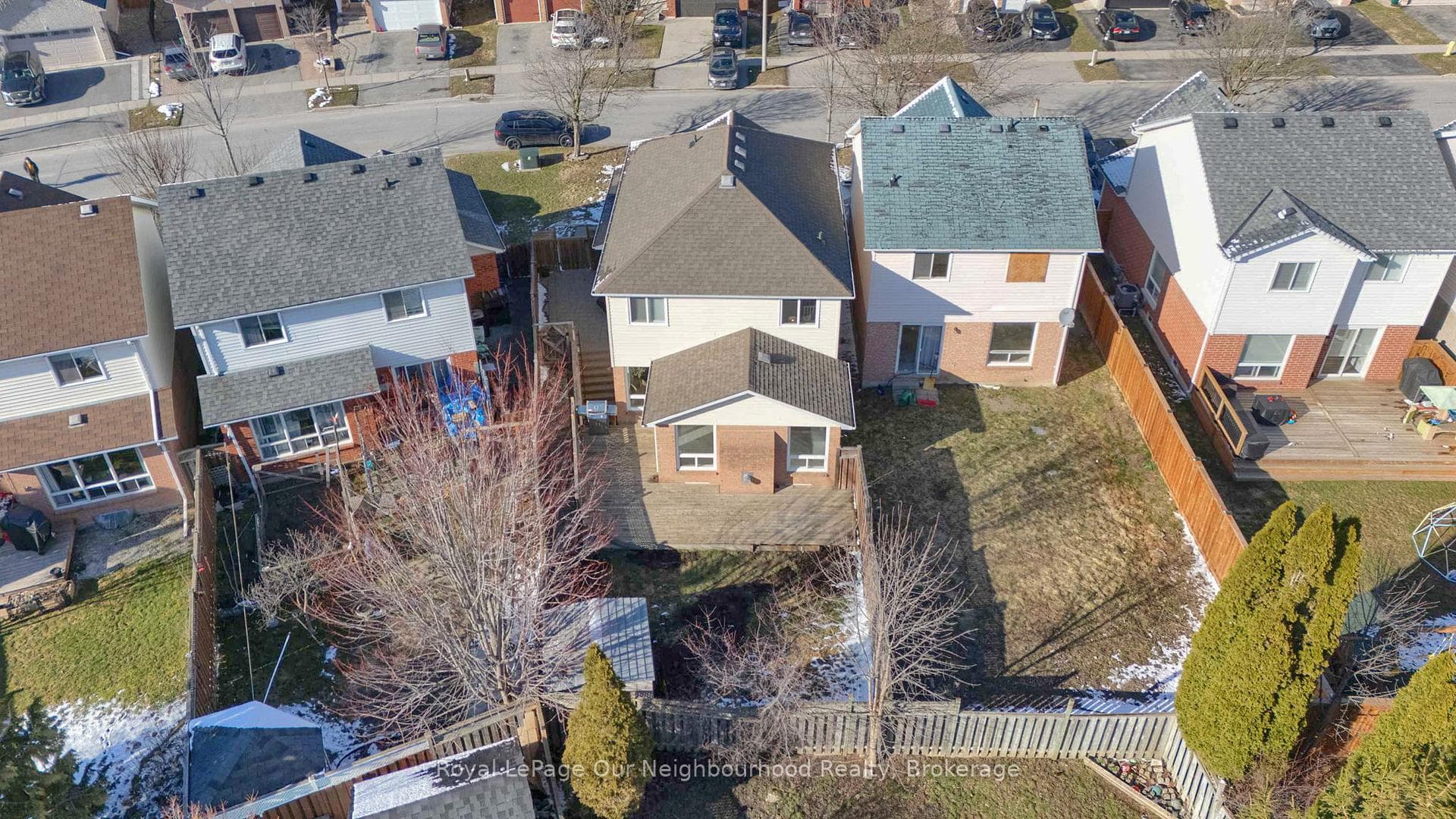 31 Brownstone Crescent photo 45