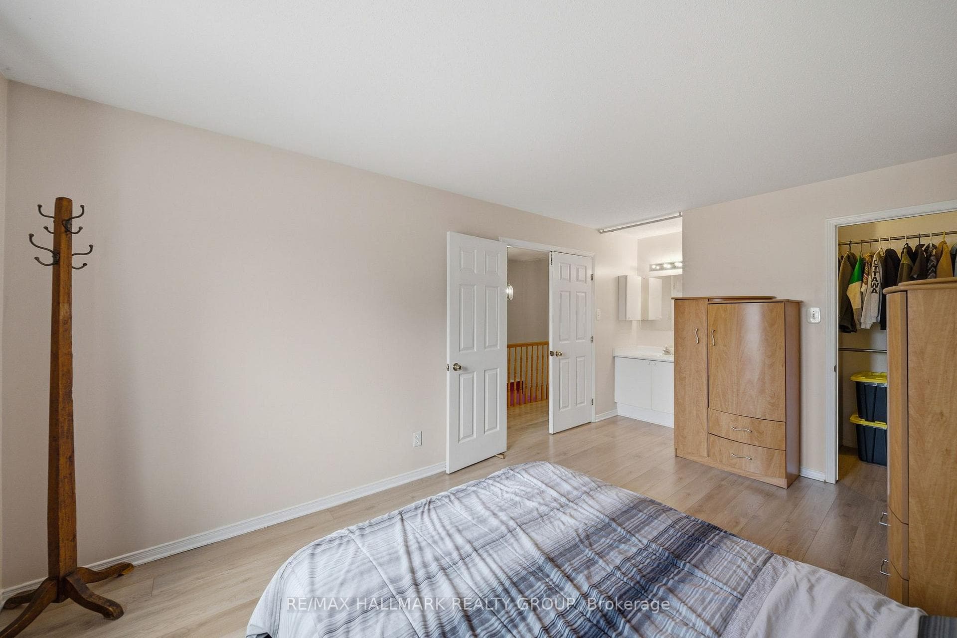 902 Paradise Crescent photo 17