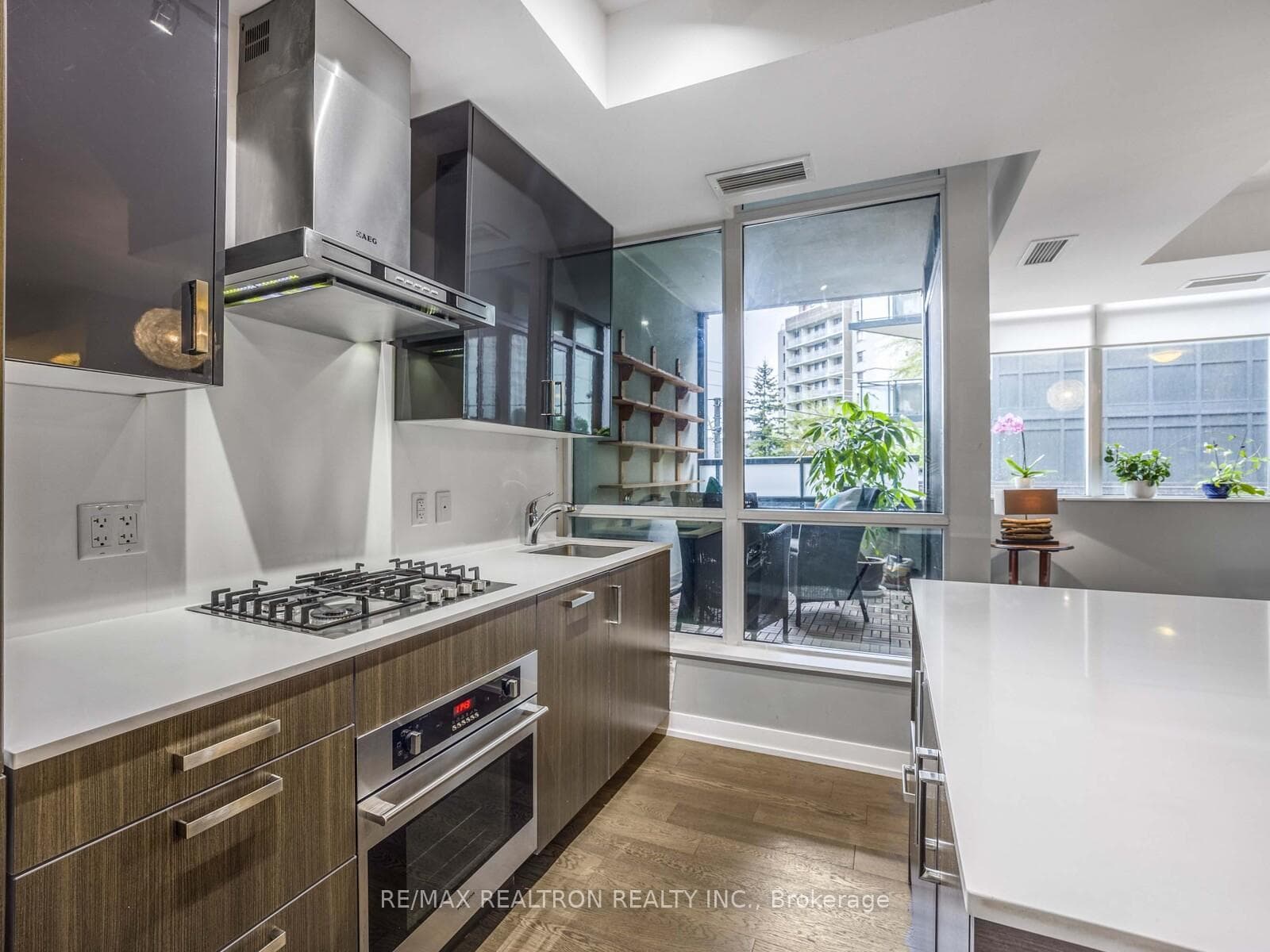 36 Howard Park Avenue Unit 202 photo 9