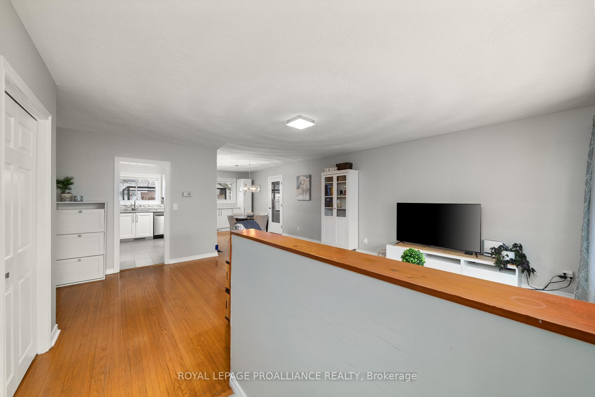 16 Kingsway Court photo 5