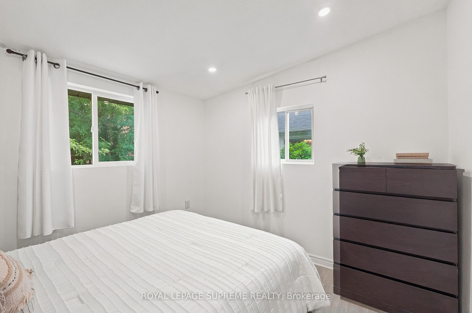 24 Alexandra Boulevard photo 30
