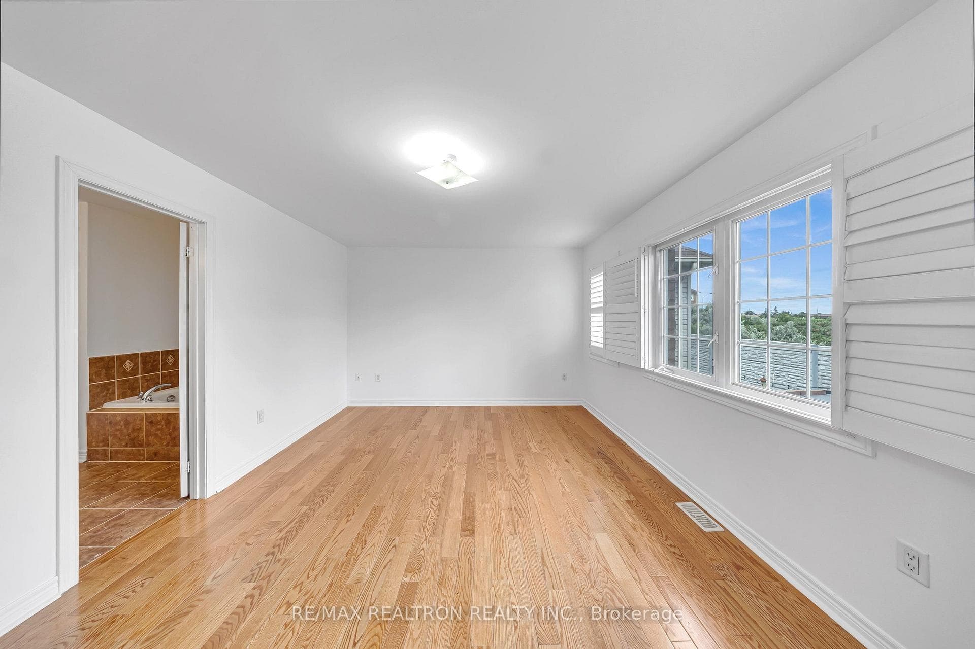 138 Angus Drive photo 25