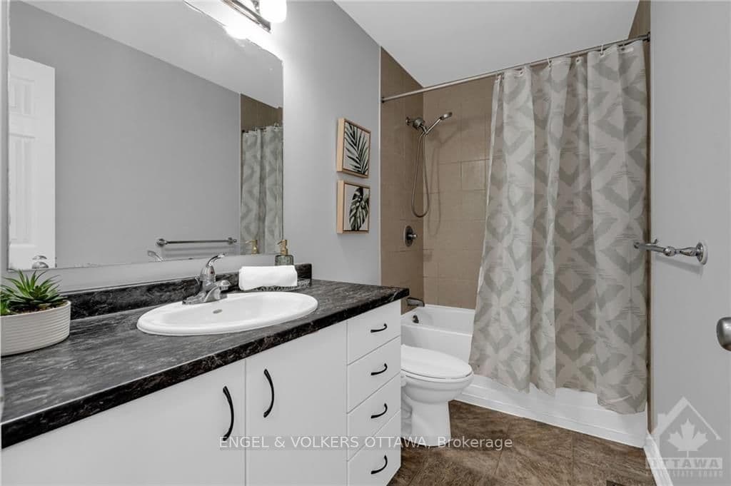 247 LEAMINGTON Way photo 24