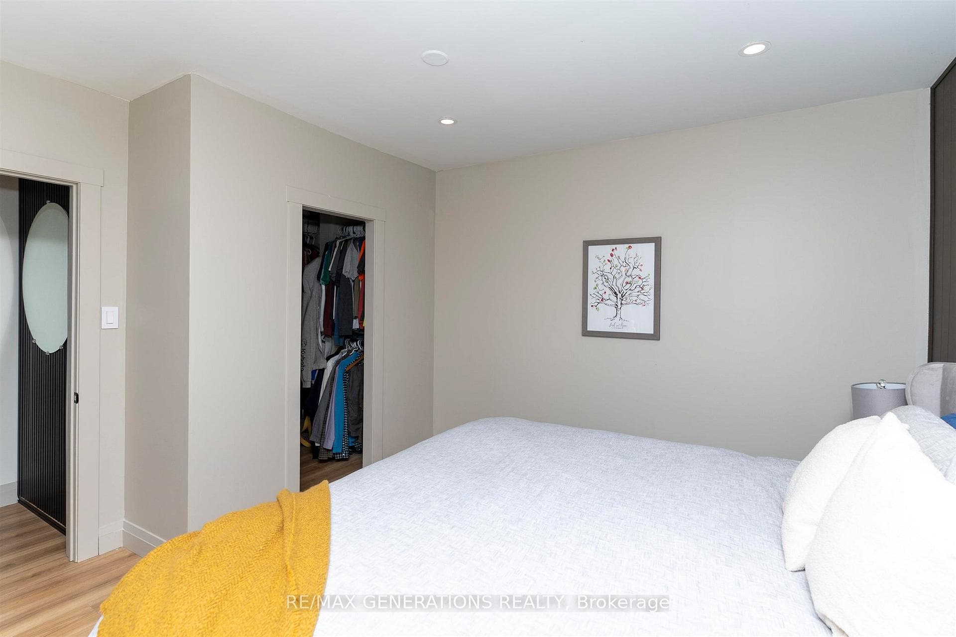 636 Thistle Crescent photo 17