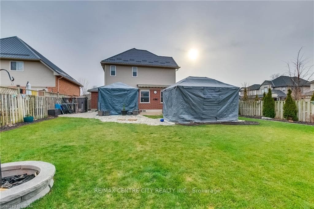 1 FENWICK Court photo 29