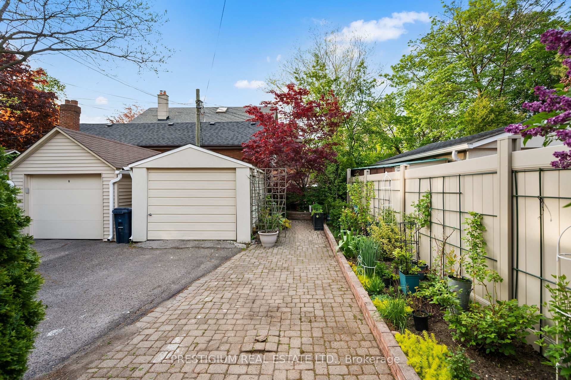 556 Davisville Avenue photo 39