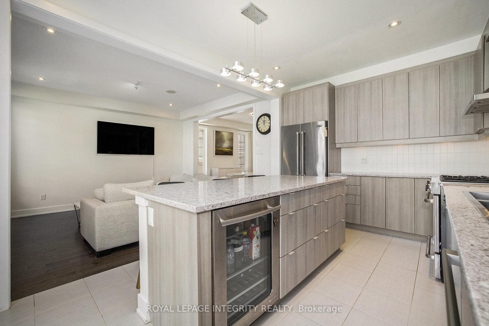 285 Meadowbreeze Drive photo 13