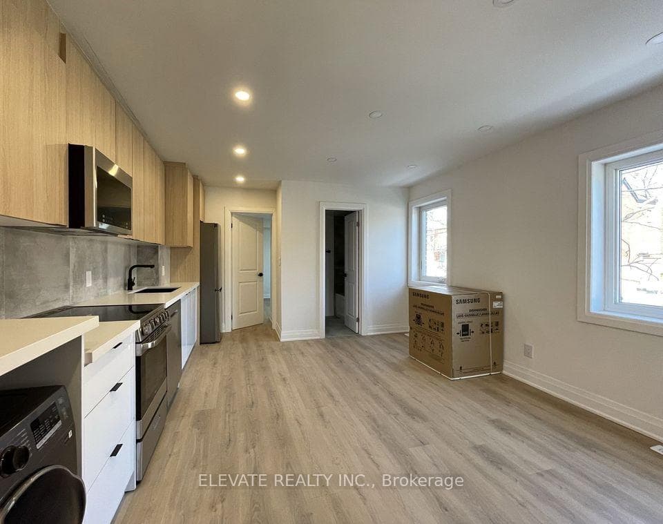 38 Lightbourn Avenue photo 2