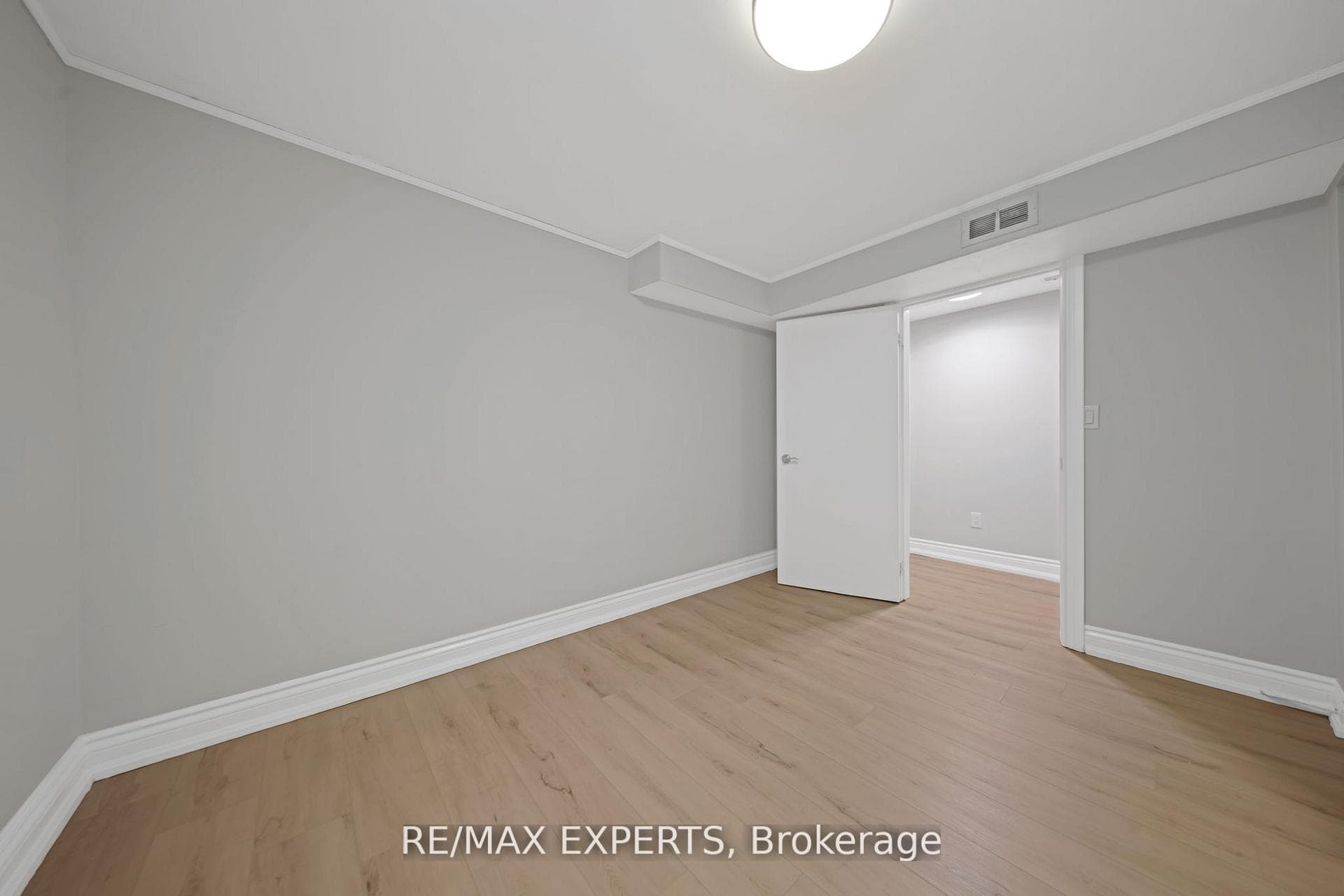 934 Beechwood Avenue Unit Lower photo 10