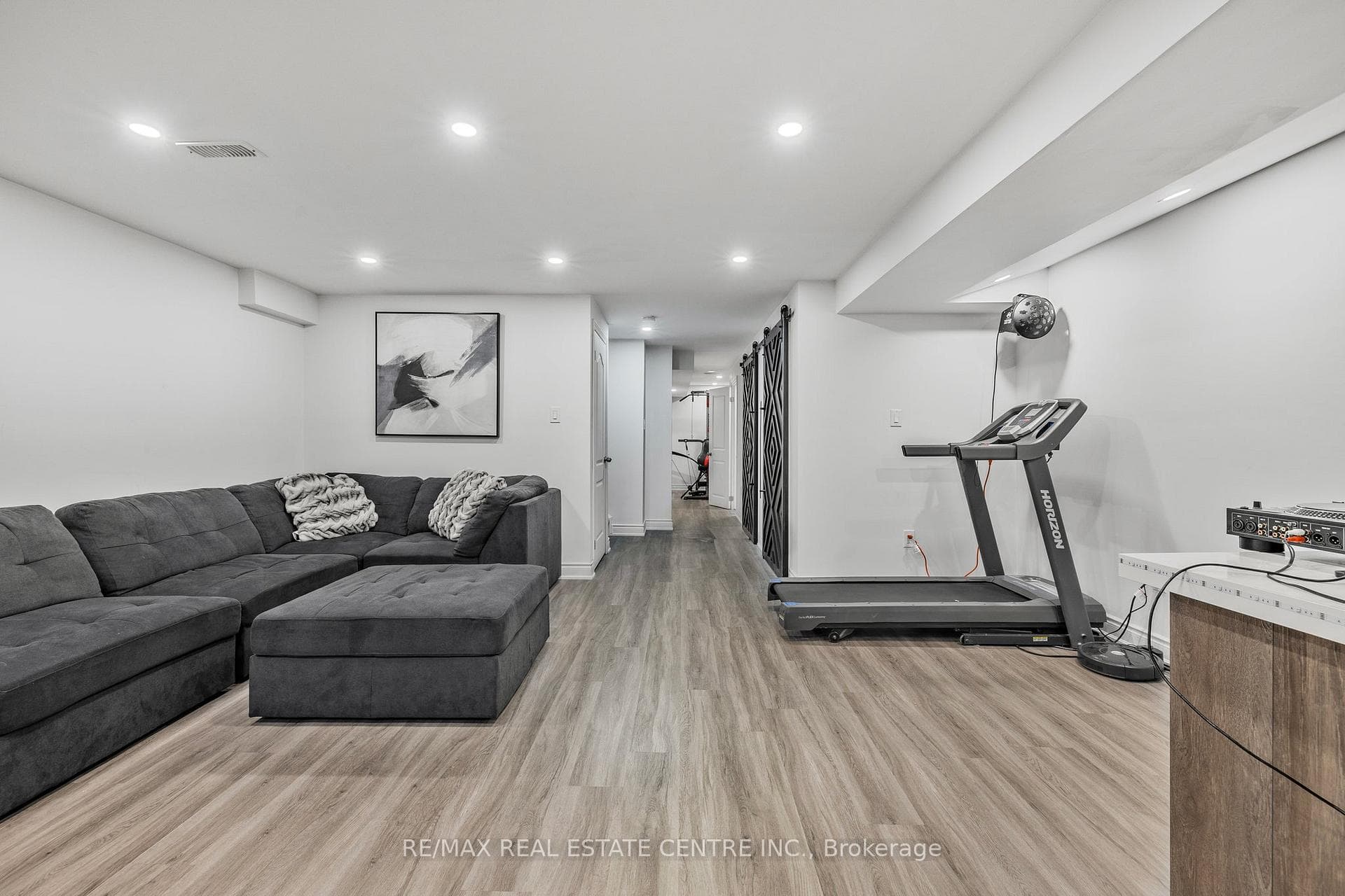339 Stewart Street photo 18